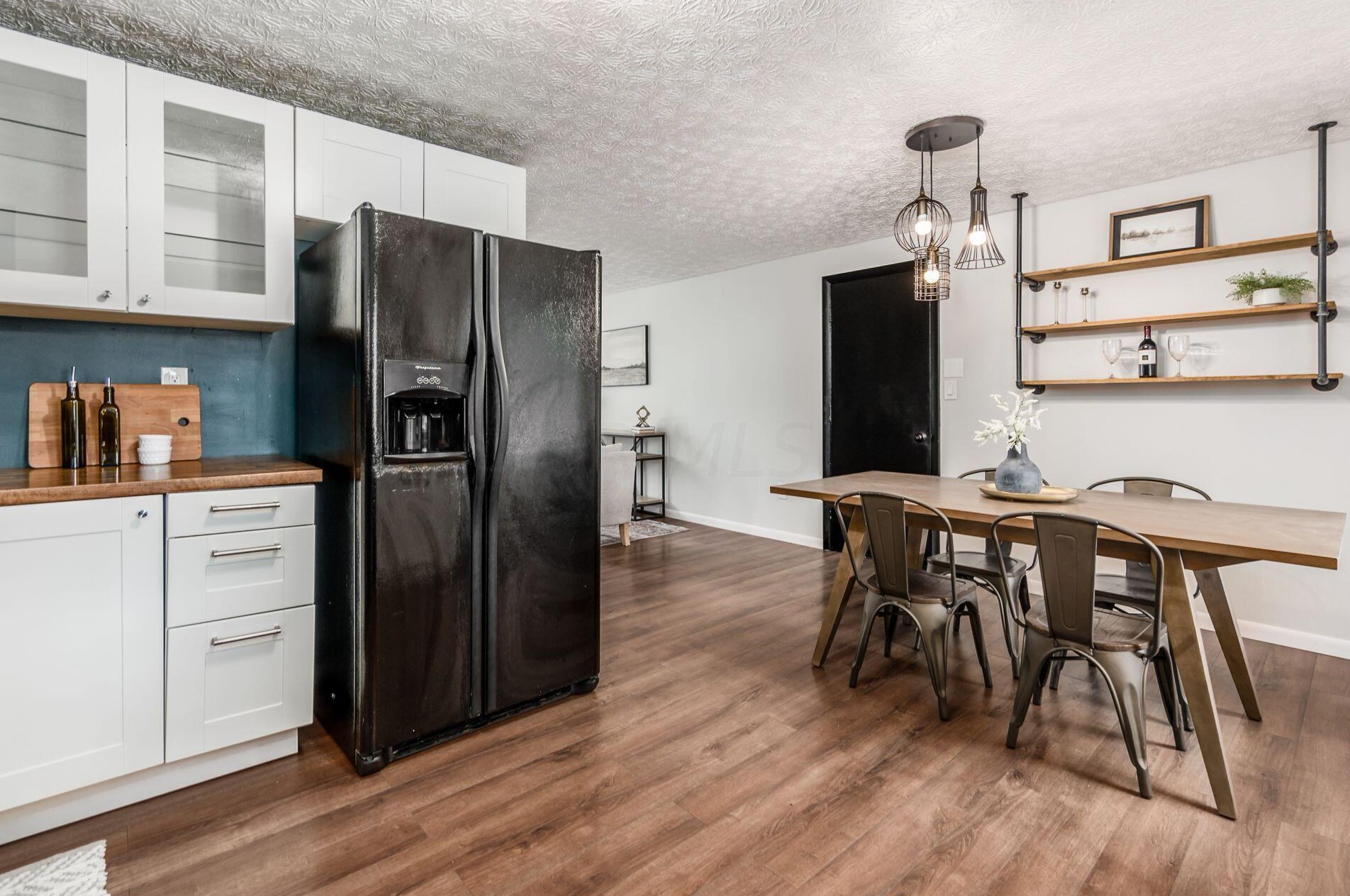 6285 Barnside Dr, Cnl Wnchstr OH  43110-9776 exterior