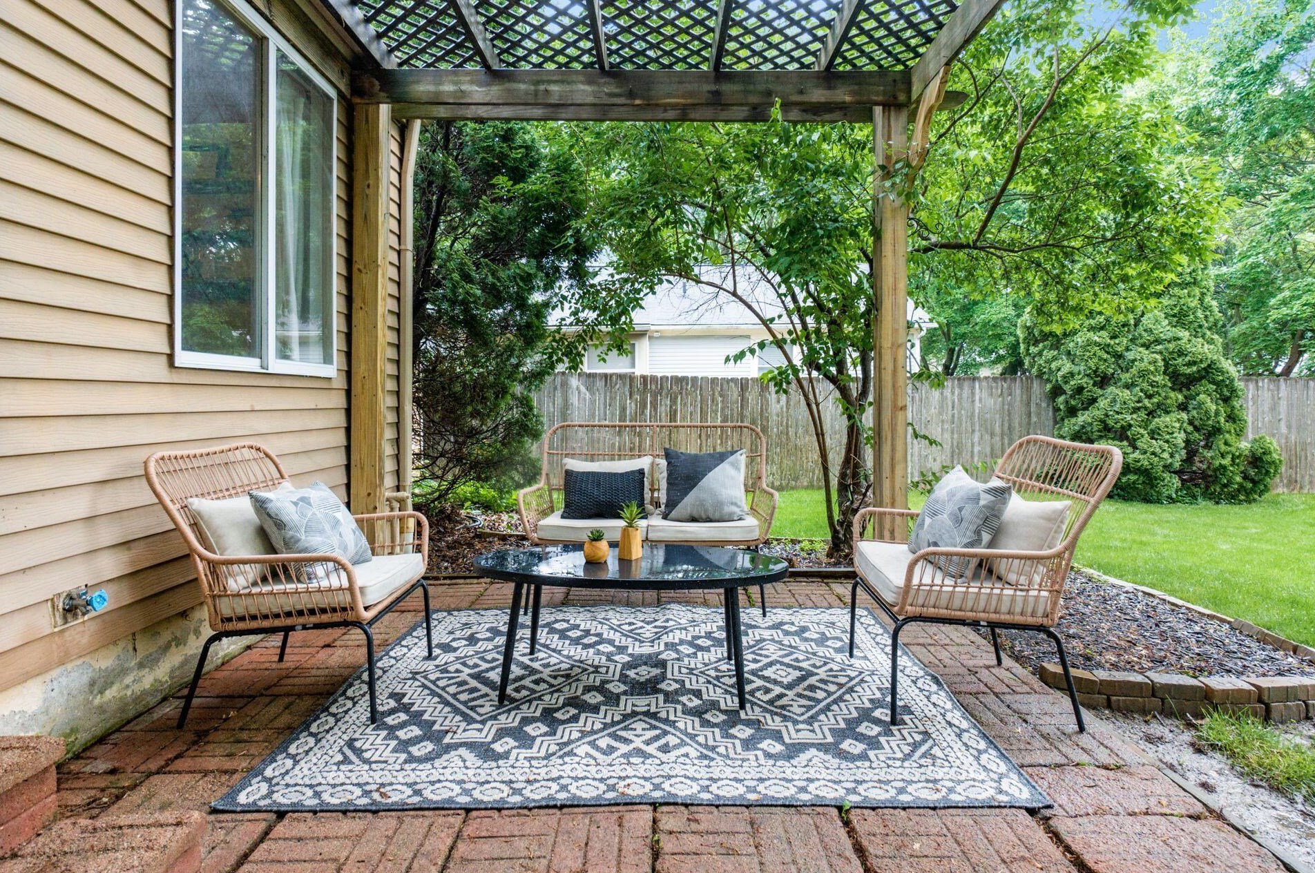 6285 Barnside Dr, Cnl Wnchstr OH  43110-9776 exterior