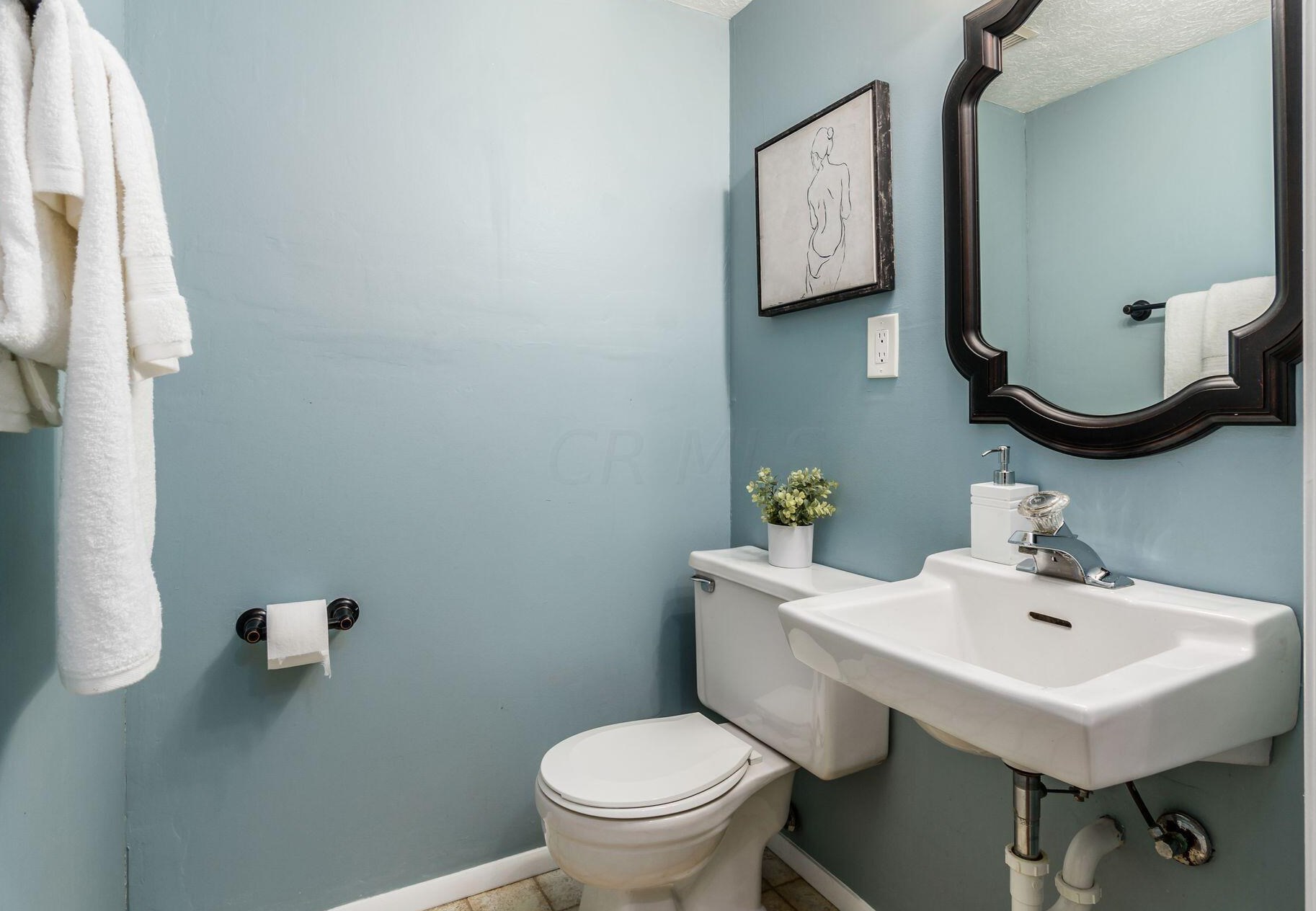 6285 Barnside Dr, Cnl Wnchstr OH  43110-9776 exterior