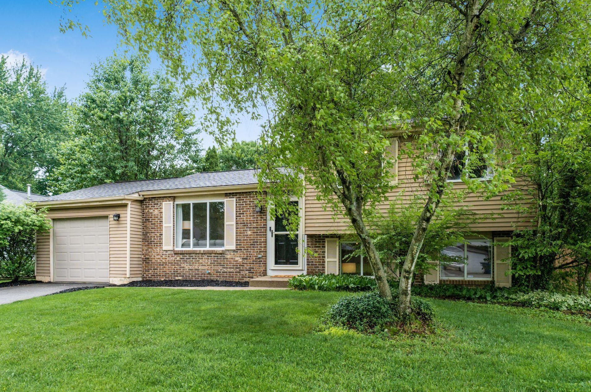 6285 Barnside Dr, Cnl Wnchstr OH  43110-9776 exterior