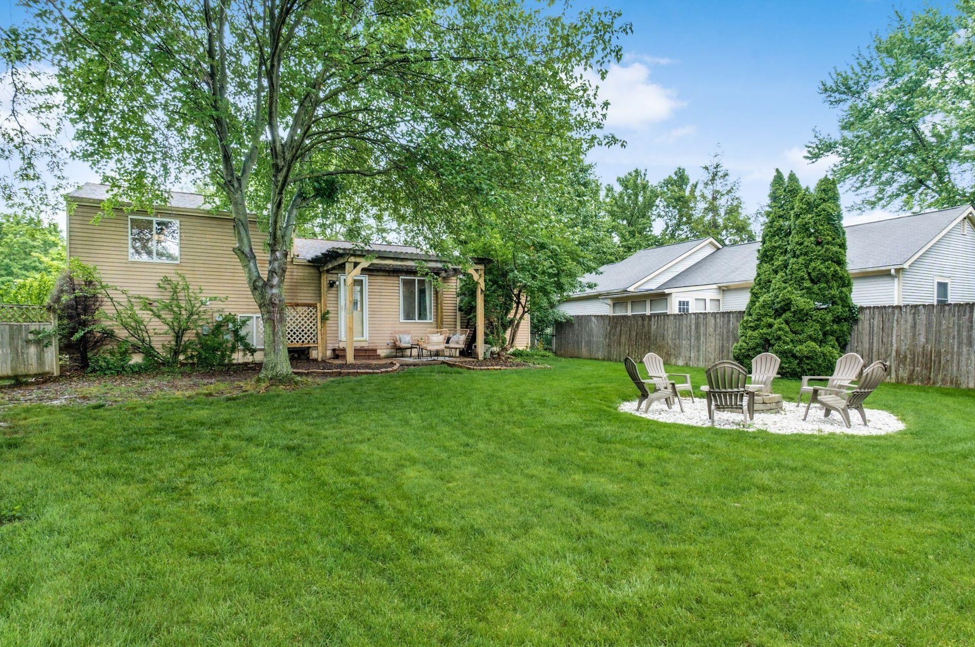 6285 Barnside Dr, Cnl Wnchstr OH  43110-9776 exterior