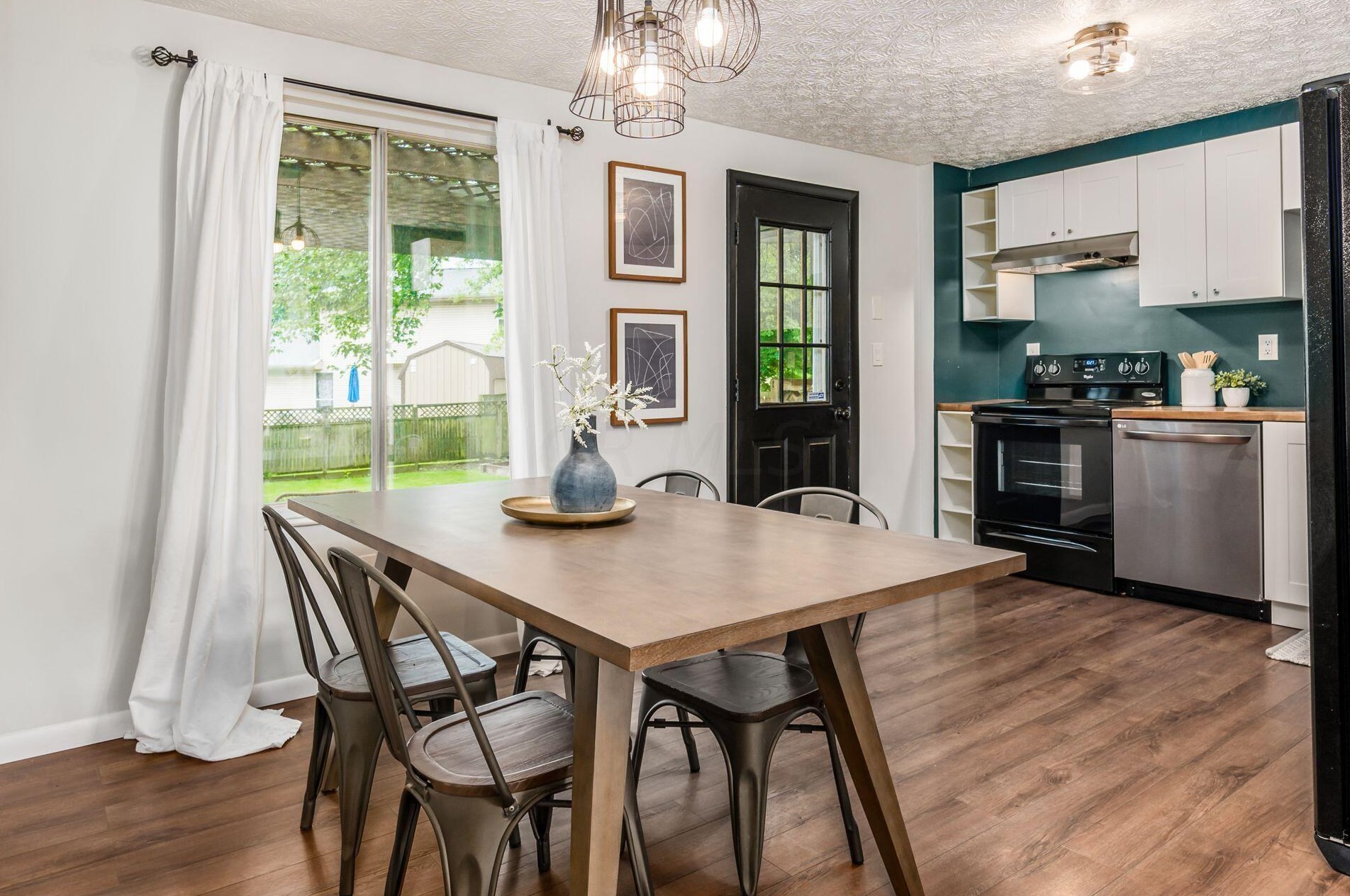 6285 Barnside Dr, Cnl Wnchstr OH  43110-9776 exterior