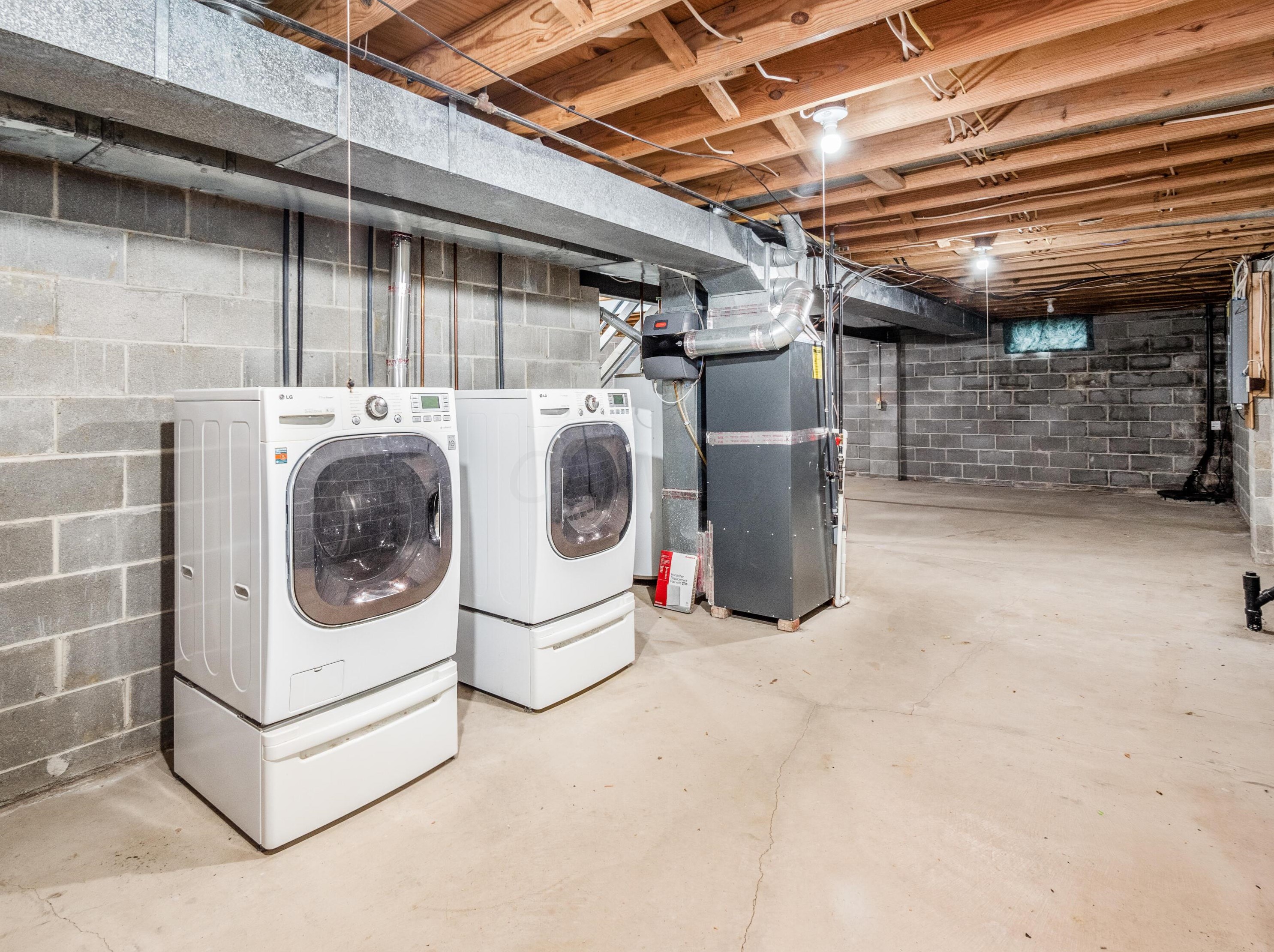 7385 Harbour Town Dr, Pickerington OH  43147-8646 exterior