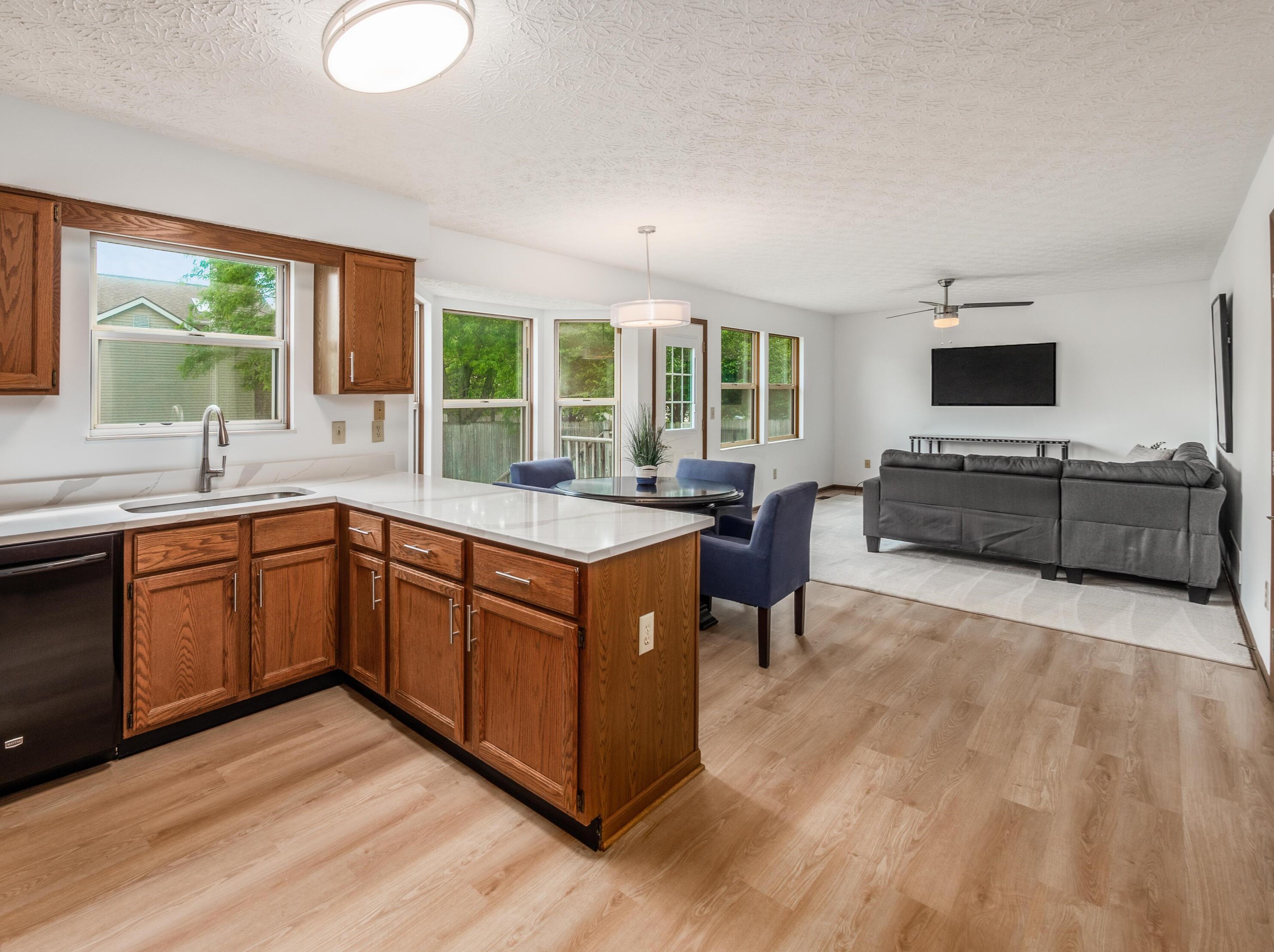 7385 Harbour Town Dr, Pickerington OH  43147-8646 exterior