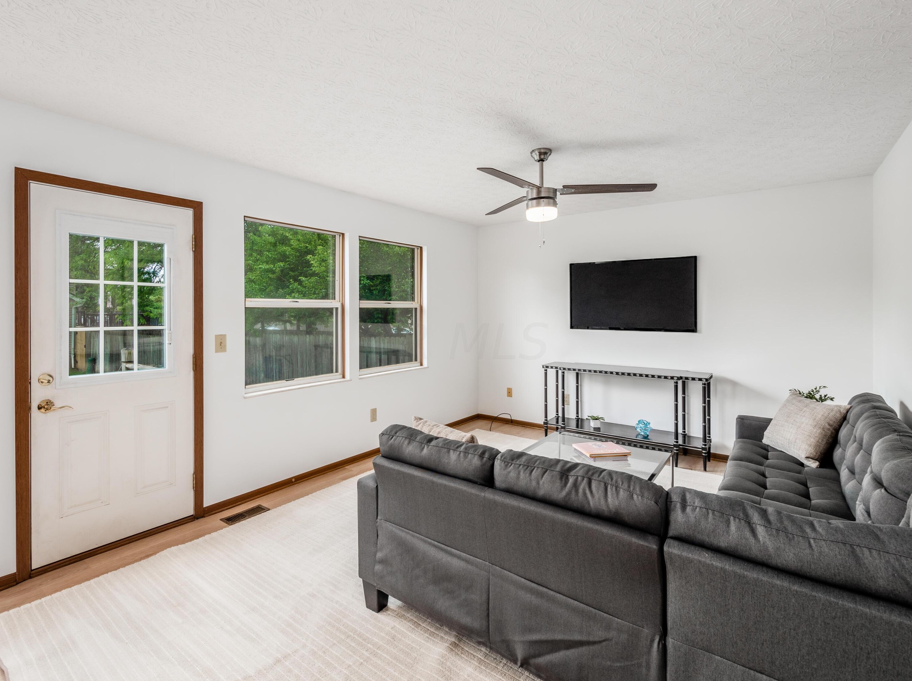 7385 Harbour Town Dr, Pickerington OH  43147-8646 exterior