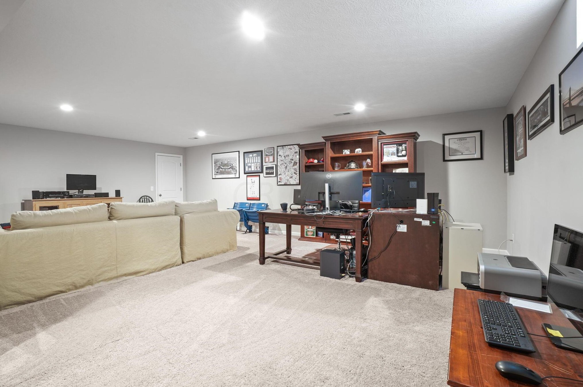 229 Jay Ct, Delaware OH  43015-3303 exterior