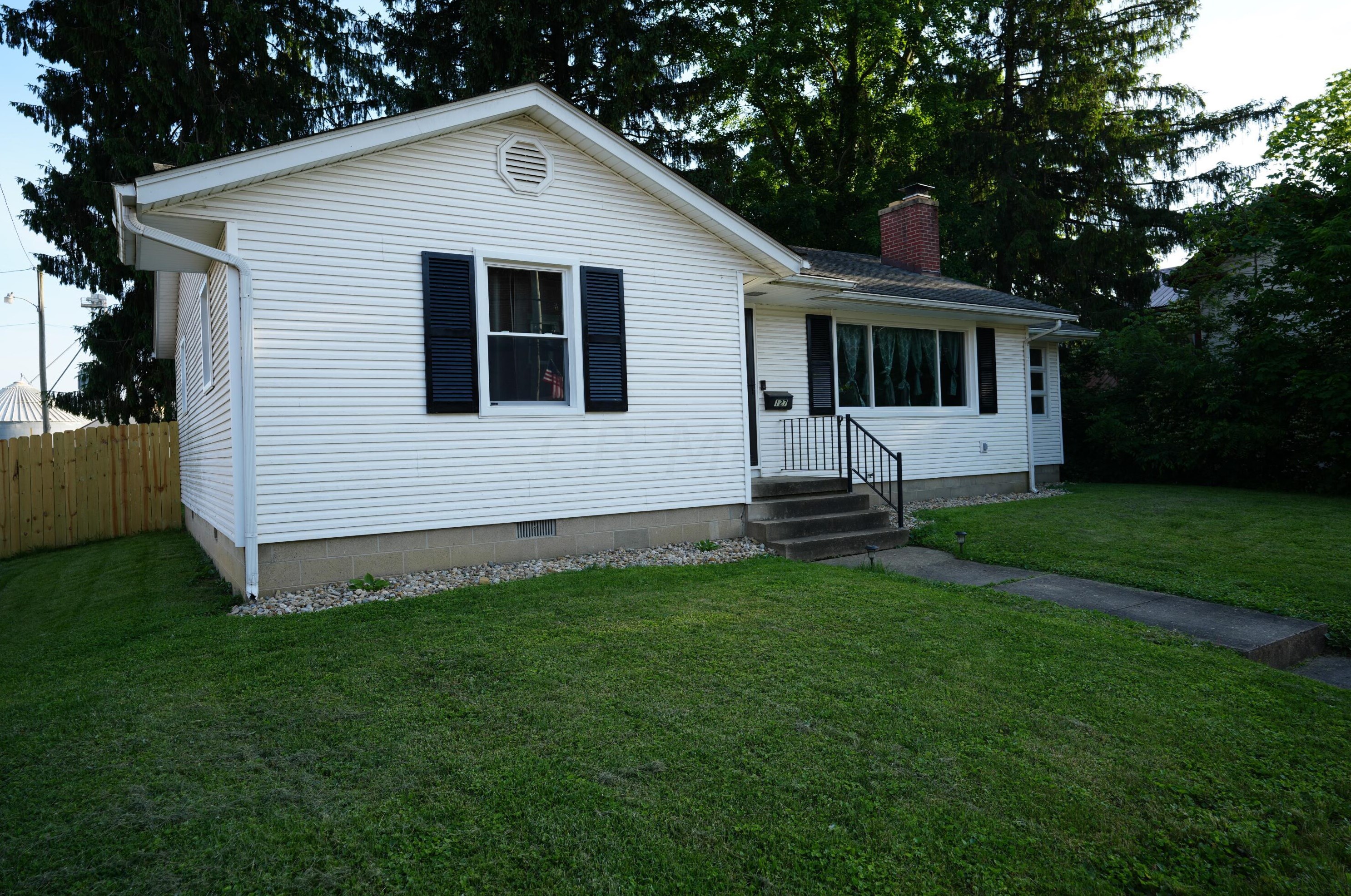 127 Marietta St, Hide Away Hills, OH 43107-1121