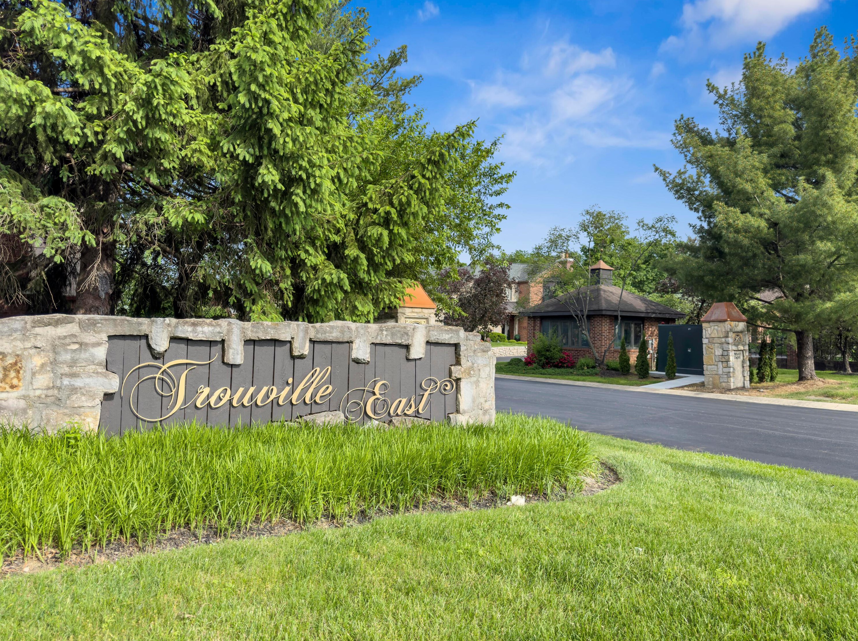 5677 Notre Dame Pl, Columbus OH  43213-1465 exterior