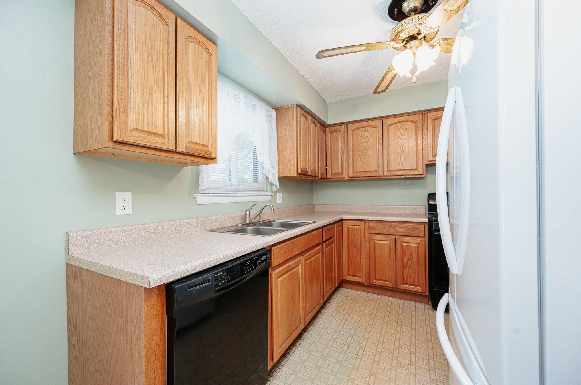 4988 Carbondale Dr, Columbus OH  43232-4568 exterior