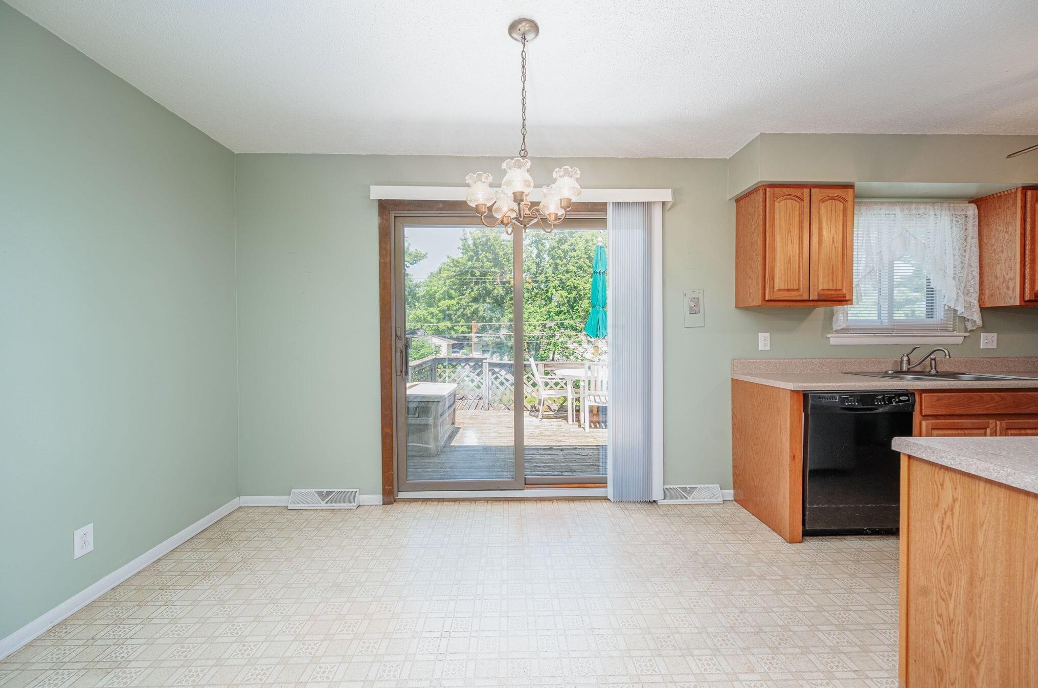 4988 Carbondale Dr, Columbus OH  43232-4568 exterior