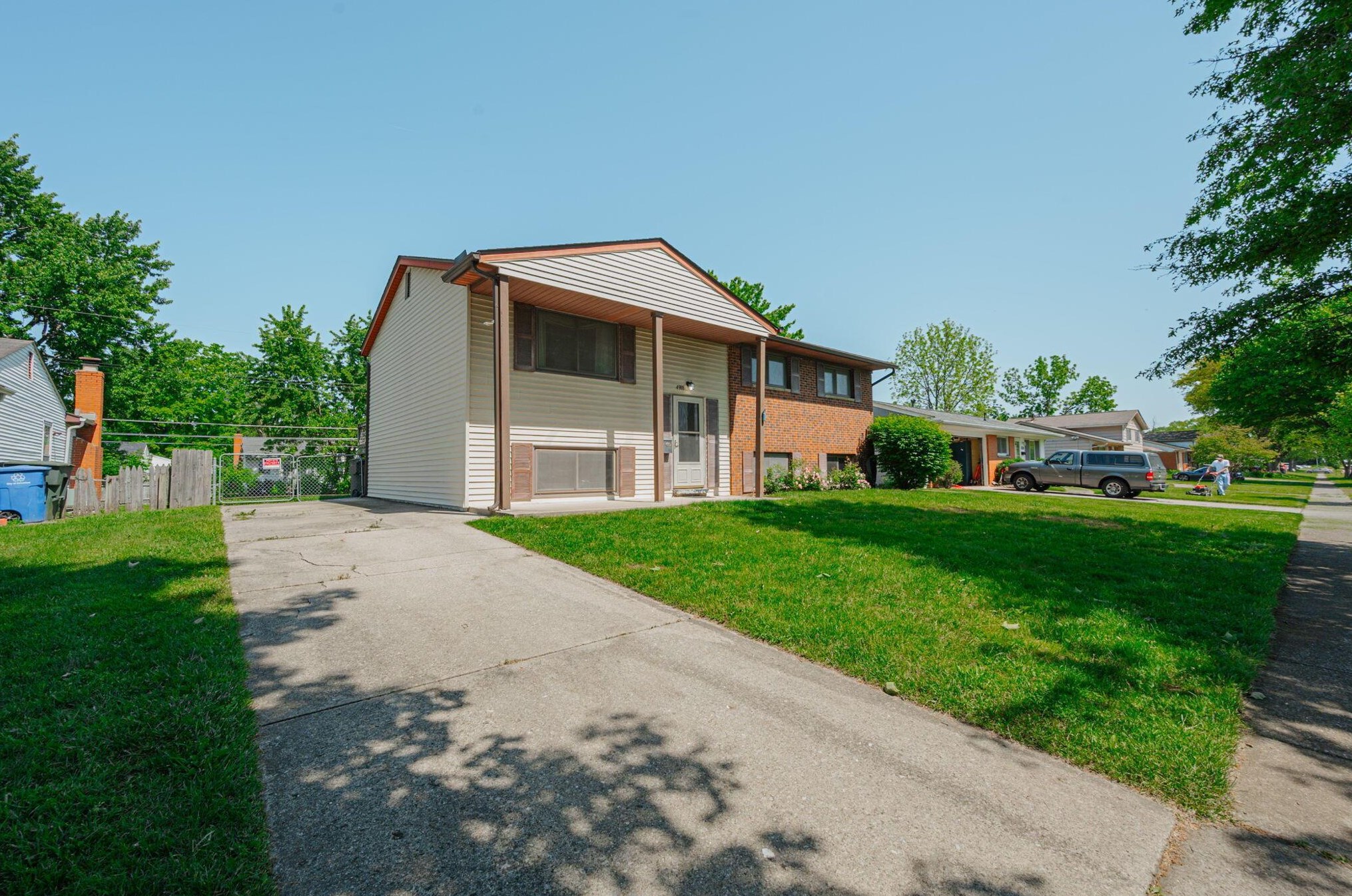 4988 Carbondale Dr, Columbus, OH 43232-4568