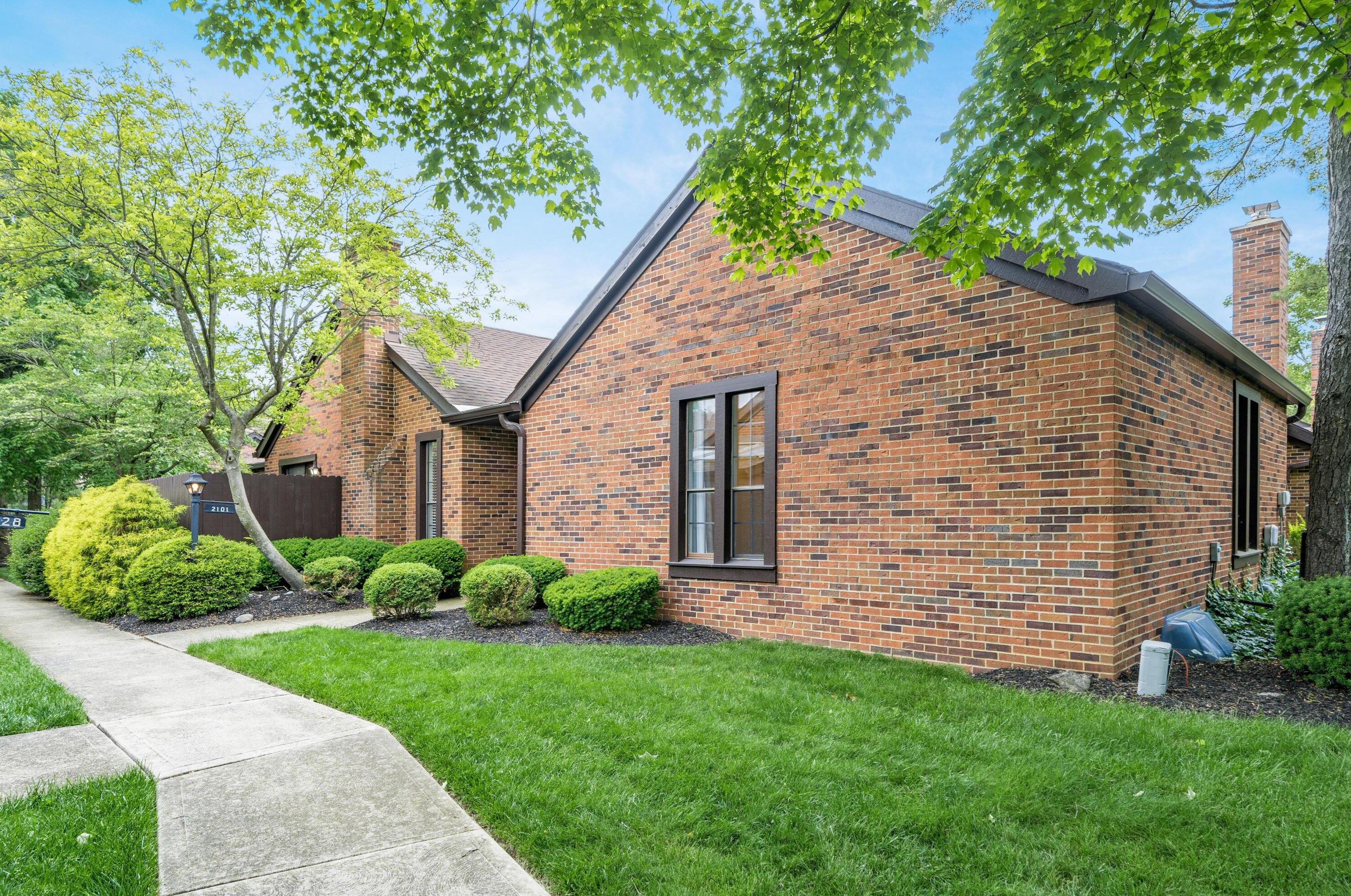 2101 Coach Rd, Columbus, OH 43220-2940