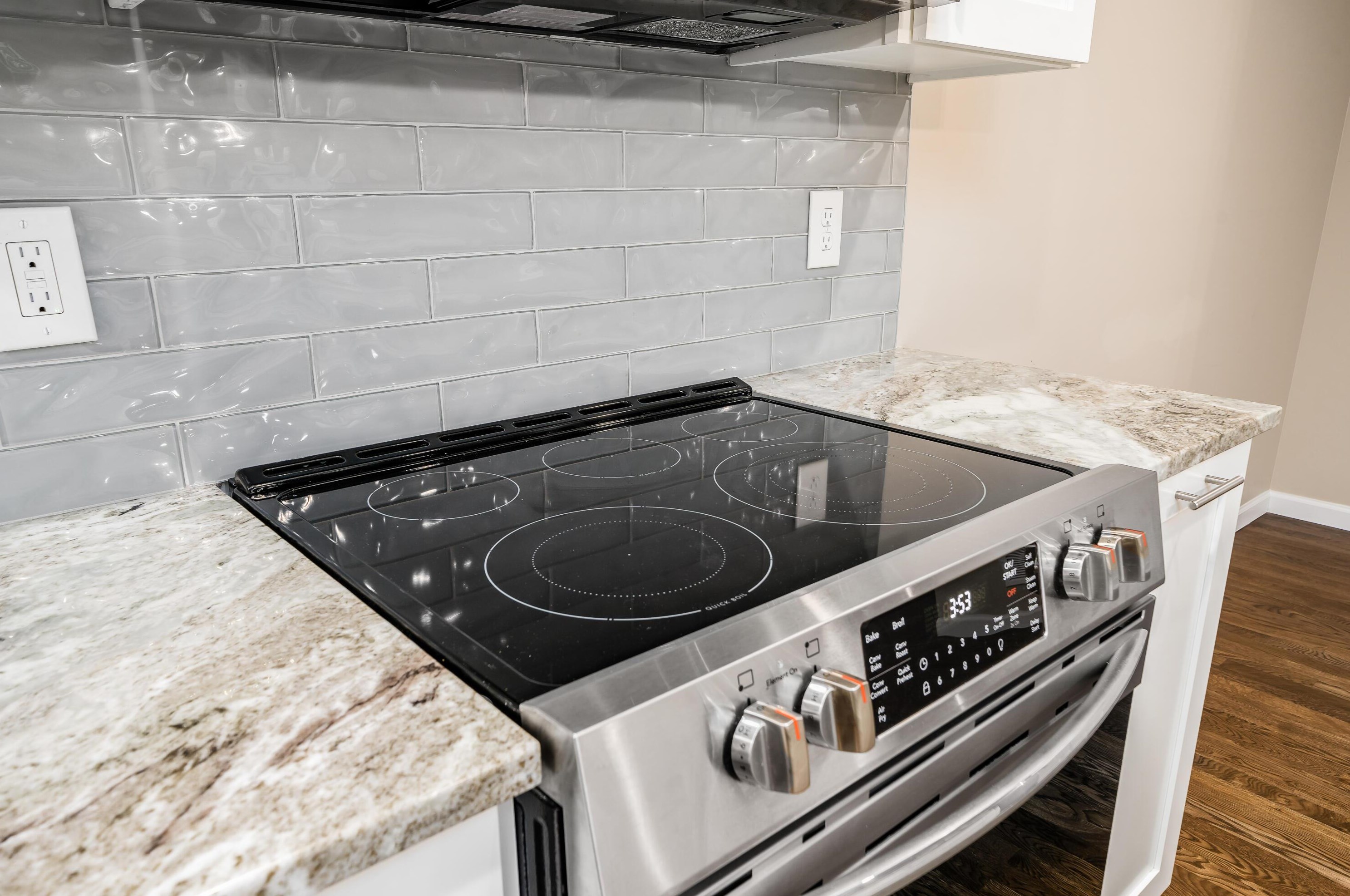 2101 Coach Rd, Columbus OH 43220-2941 exterior