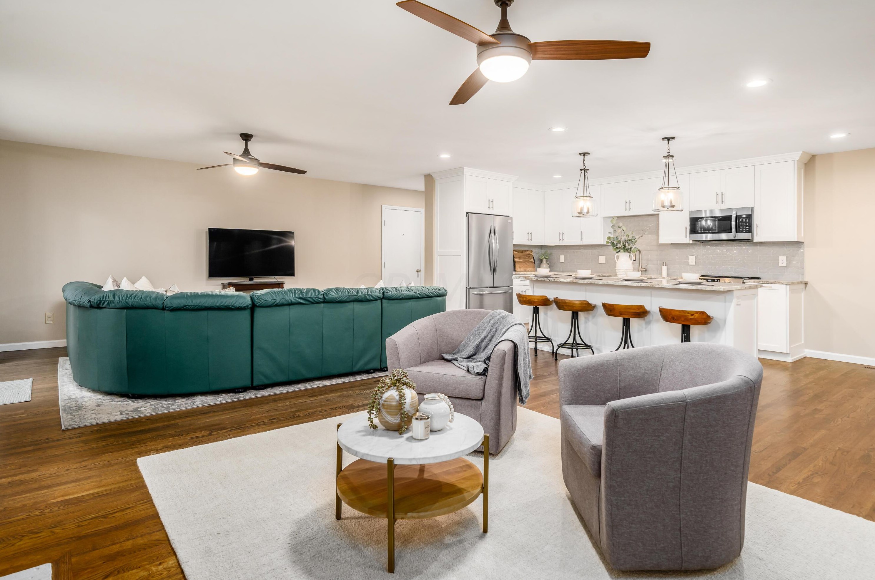 2101 Coach Rd, Columbus OH 43220-2941 exterior