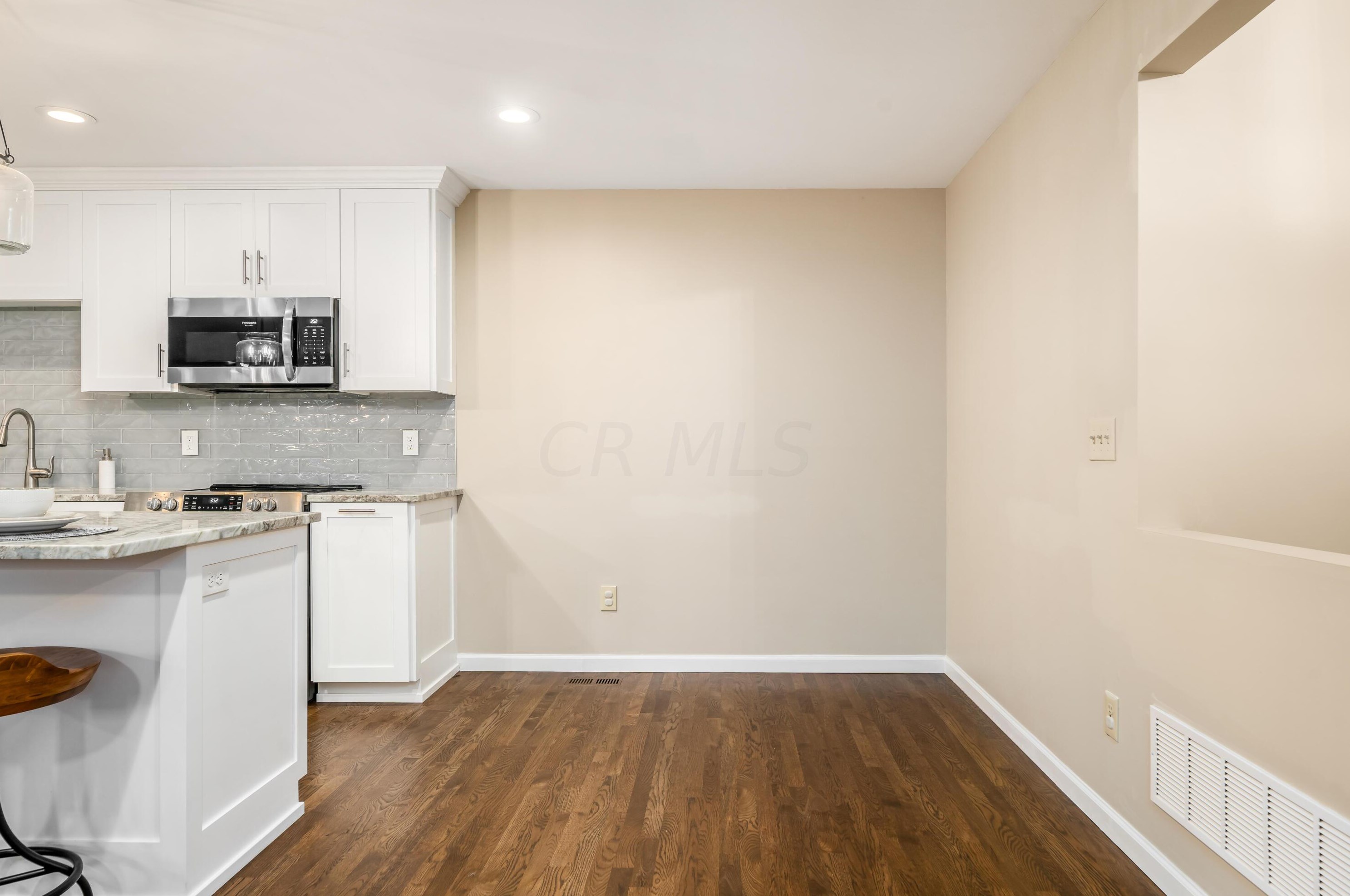 2101 Coach Rd, Columbus OH 43220-2941 exterior