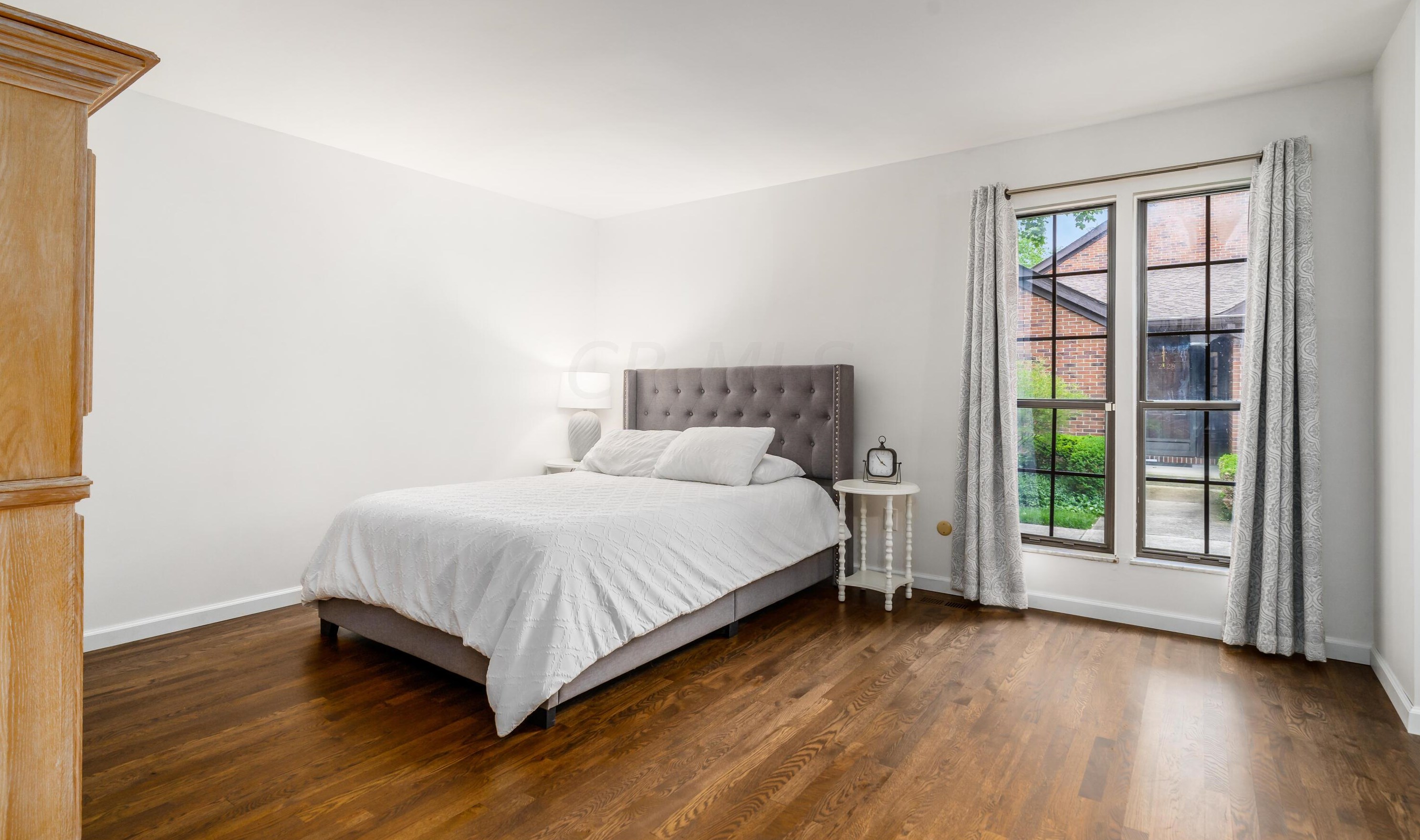 2101 Coach Rd, Columbus OH 43220-2941 exterior