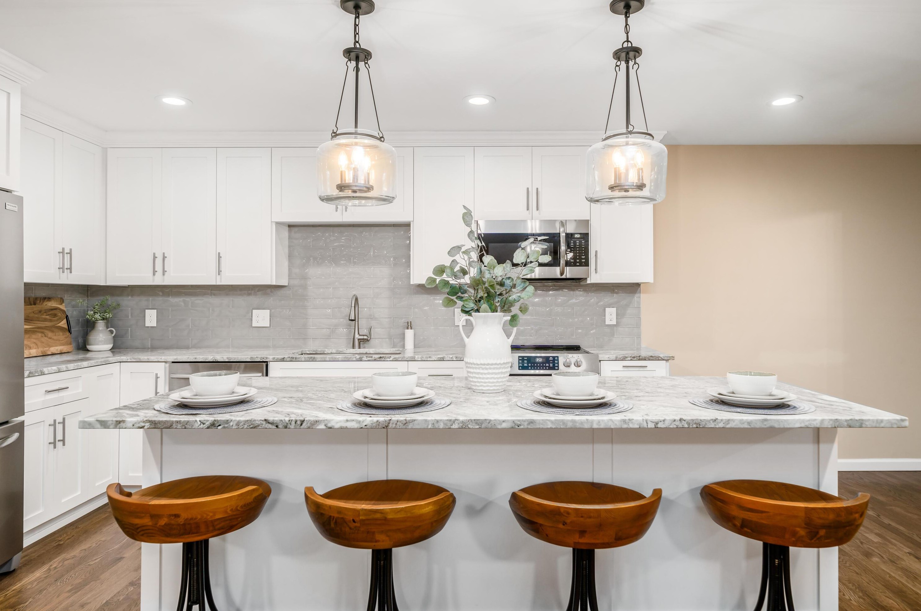 2101 Coach Rd, Columbus OH 43220-2941 exterior