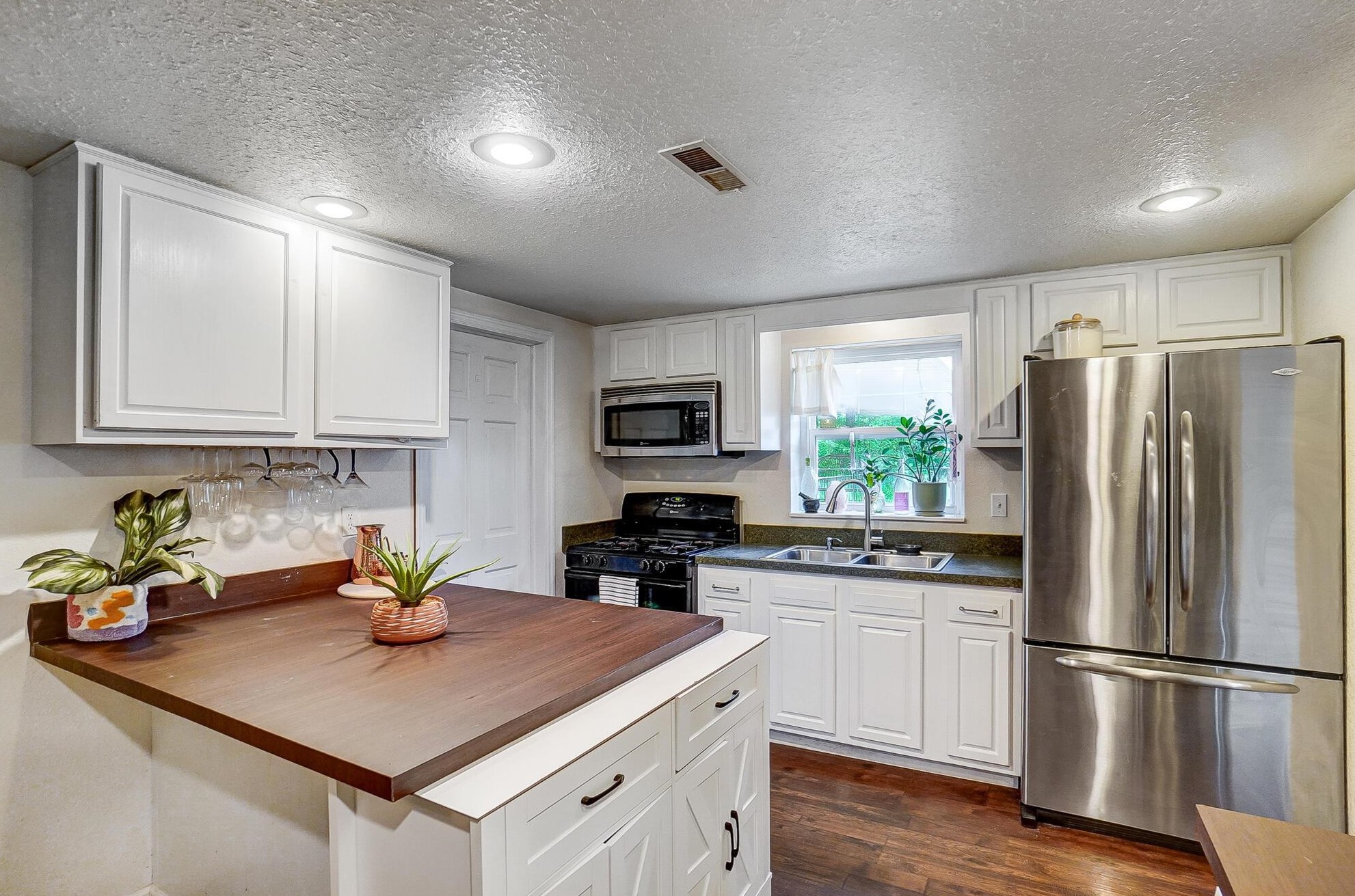 999 Hart Rd, Columbus OH  43223-3864 exterior