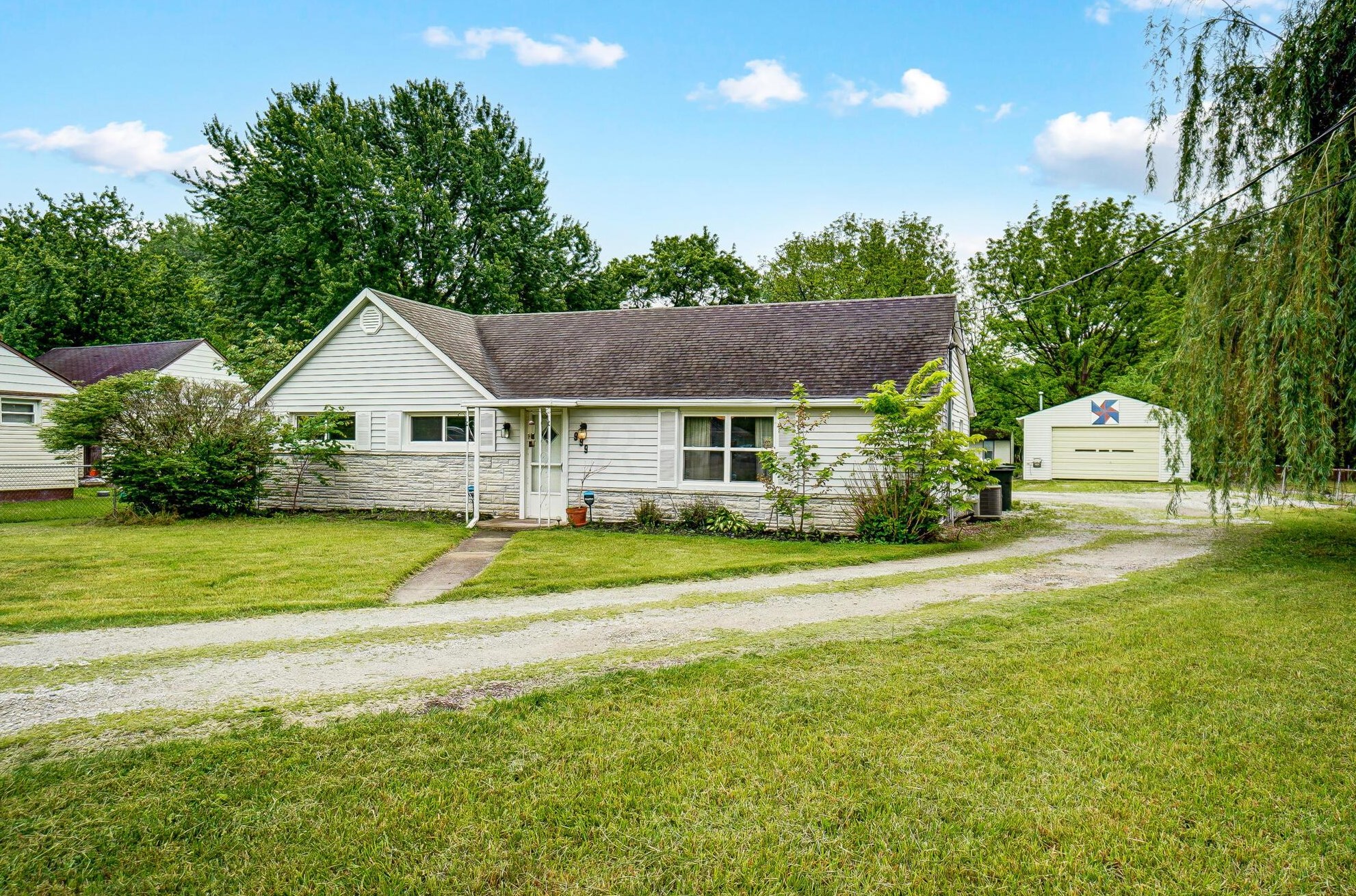 999 Hart Rd, Columbus OH  43223-3864 exterior