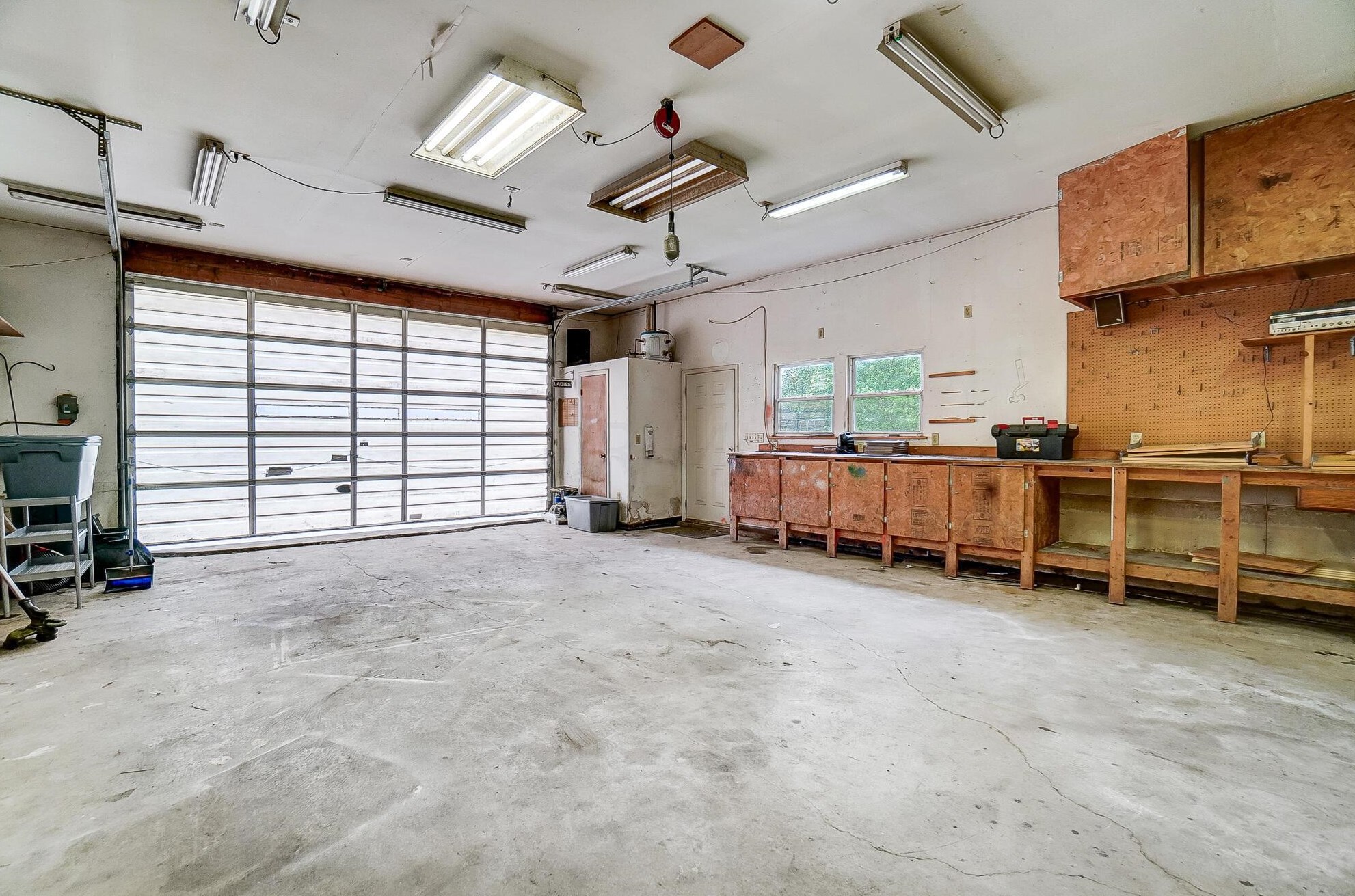 999 Hart Rd, Columbus OH  43223-3864 exterior