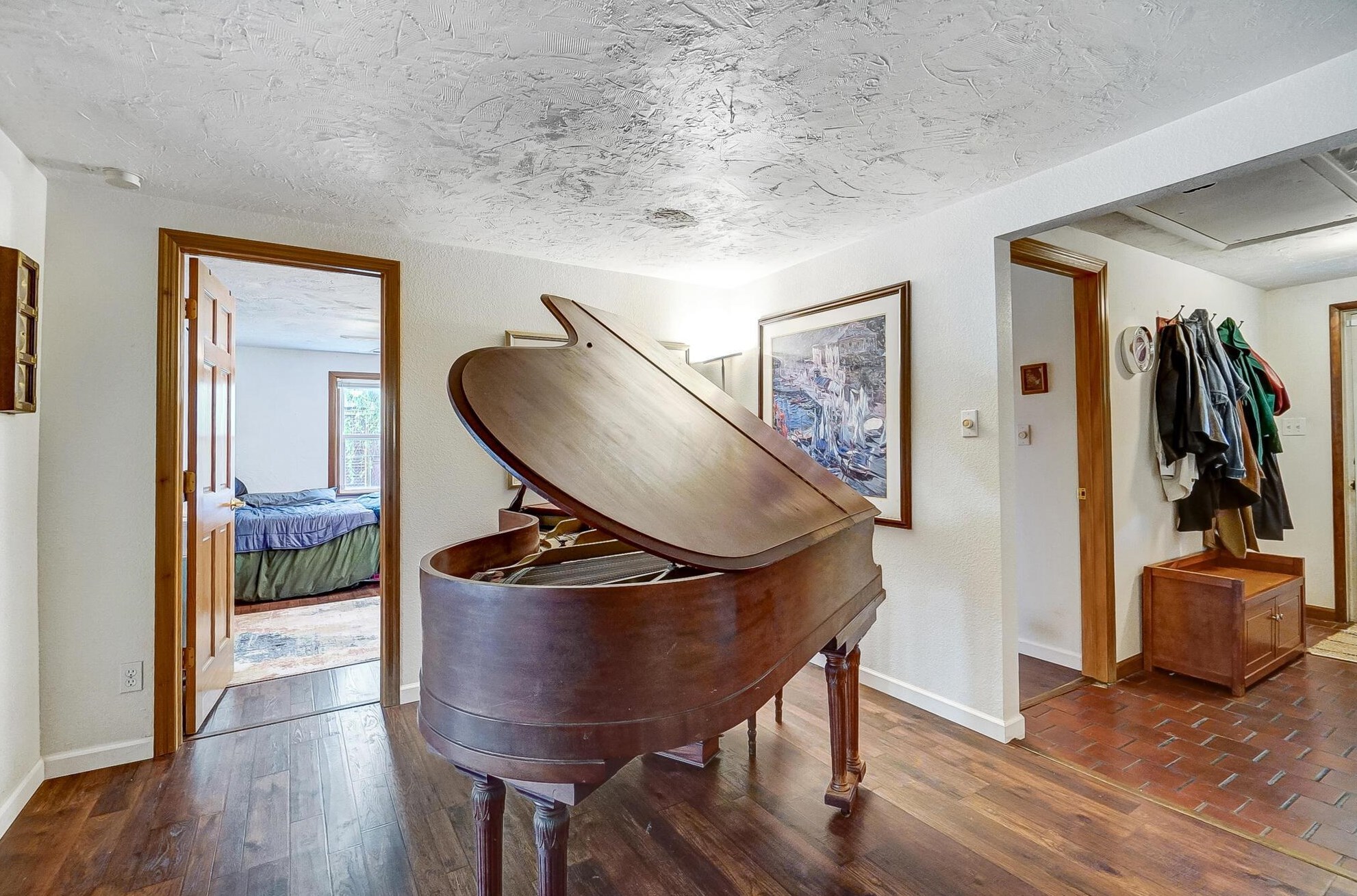 999 Hart Rd, Columbus OH  43223-3864 exterior