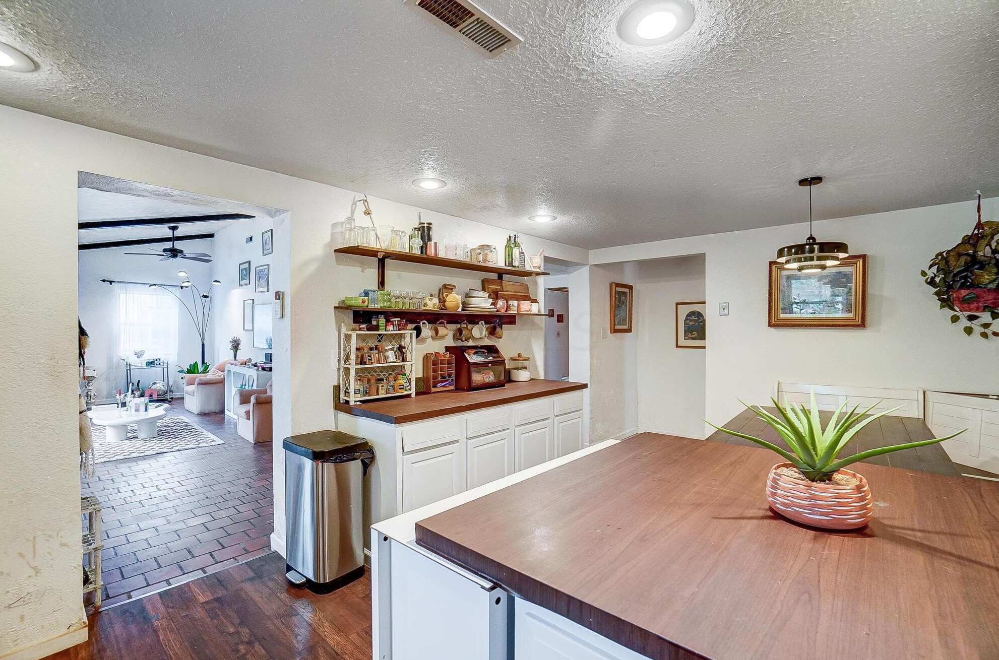 999 Hart Rd, Columbus OH  43223-3864 exterior