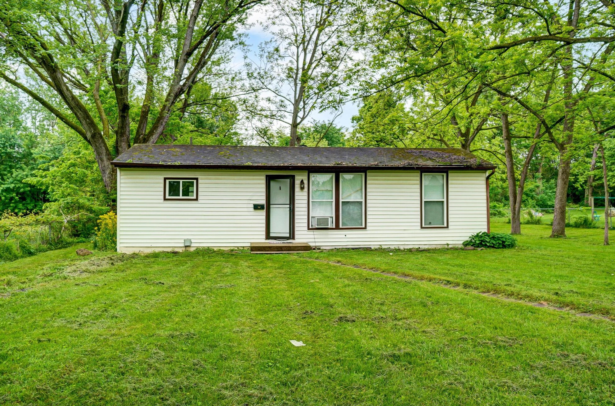 999 Hart Rd, Columbus OH  43223-3864 exterior