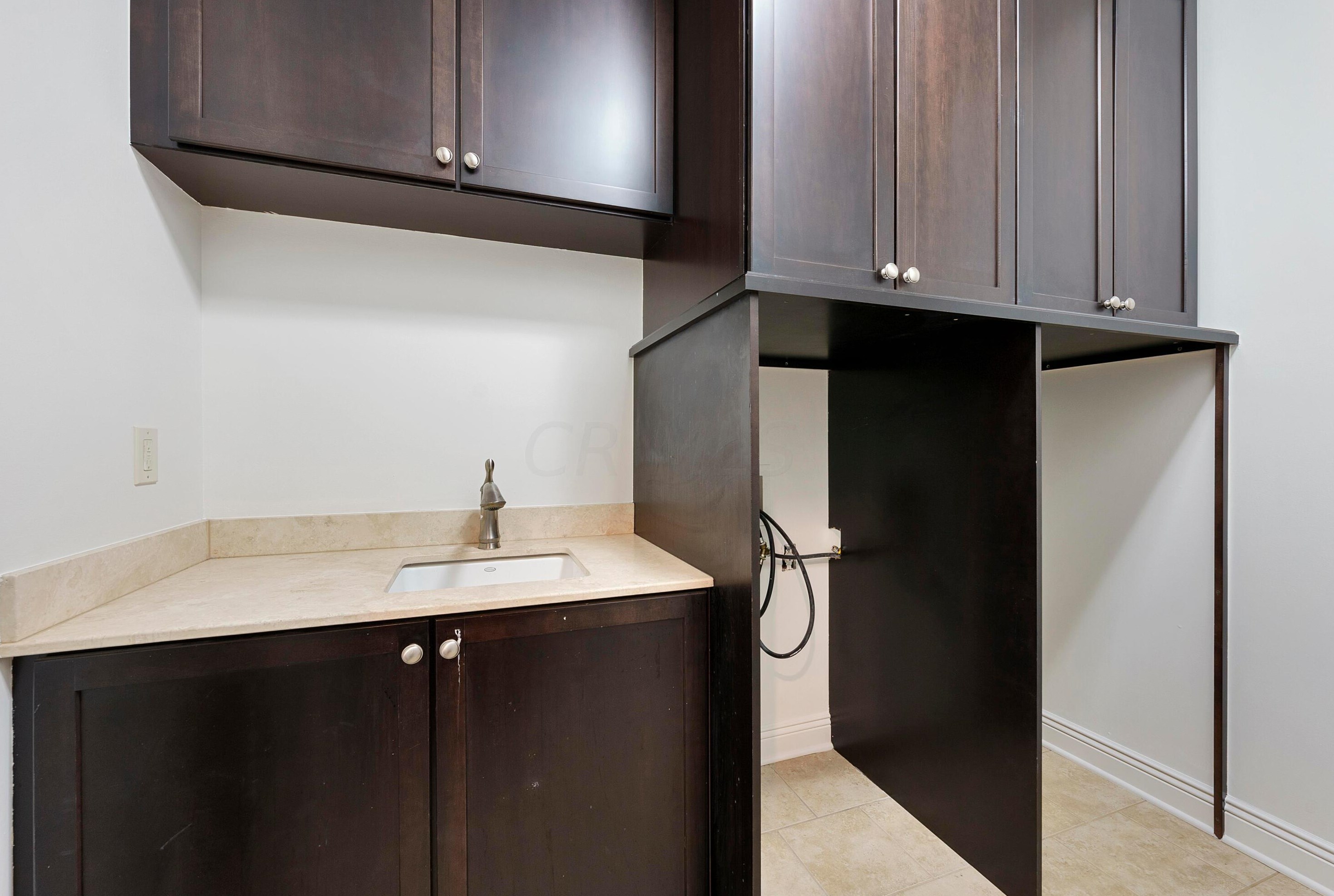 8127 Conine Dr, Dublin OH  exterior