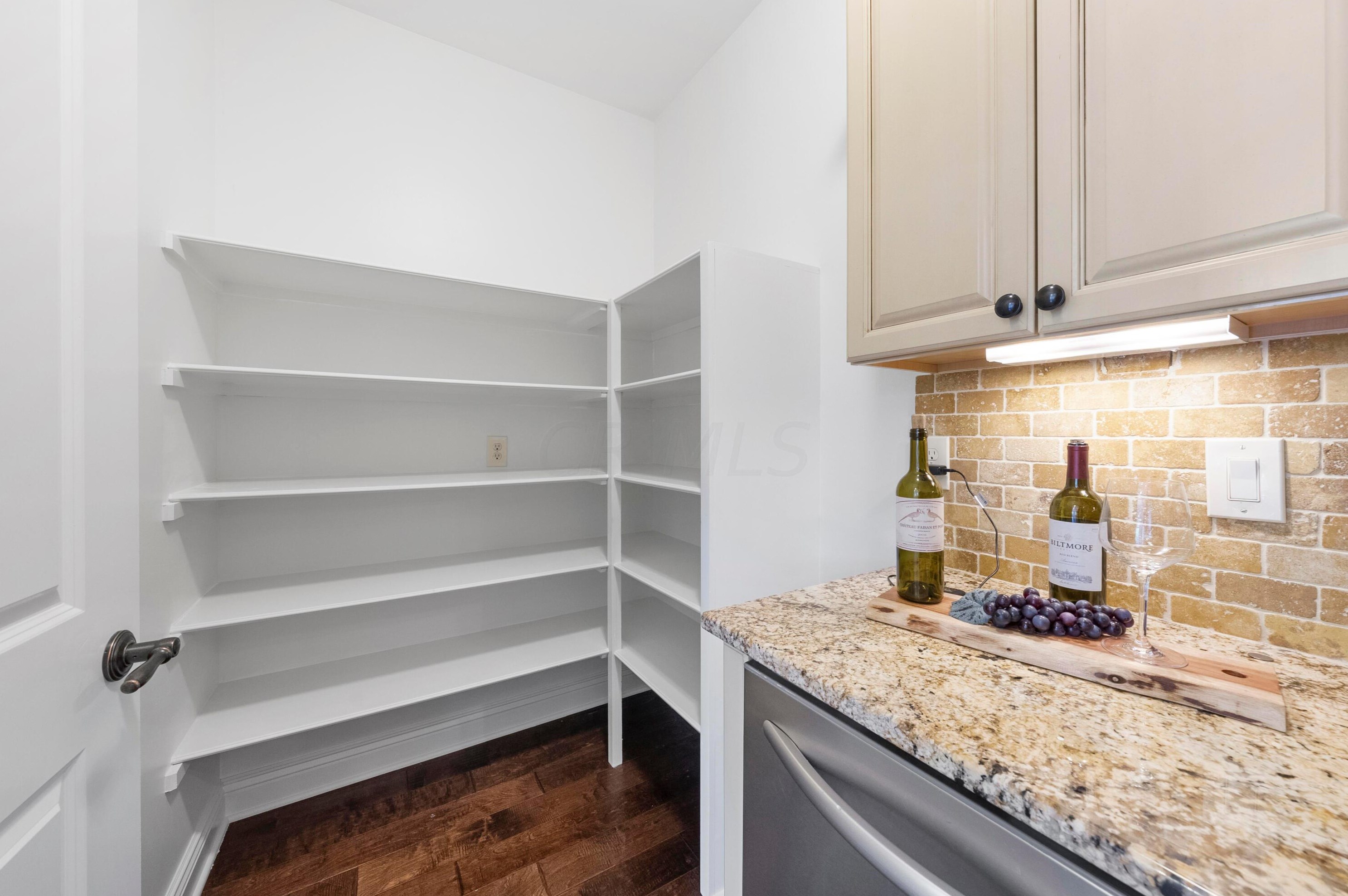 8127 Conine Dr, Dublin OH  exterior