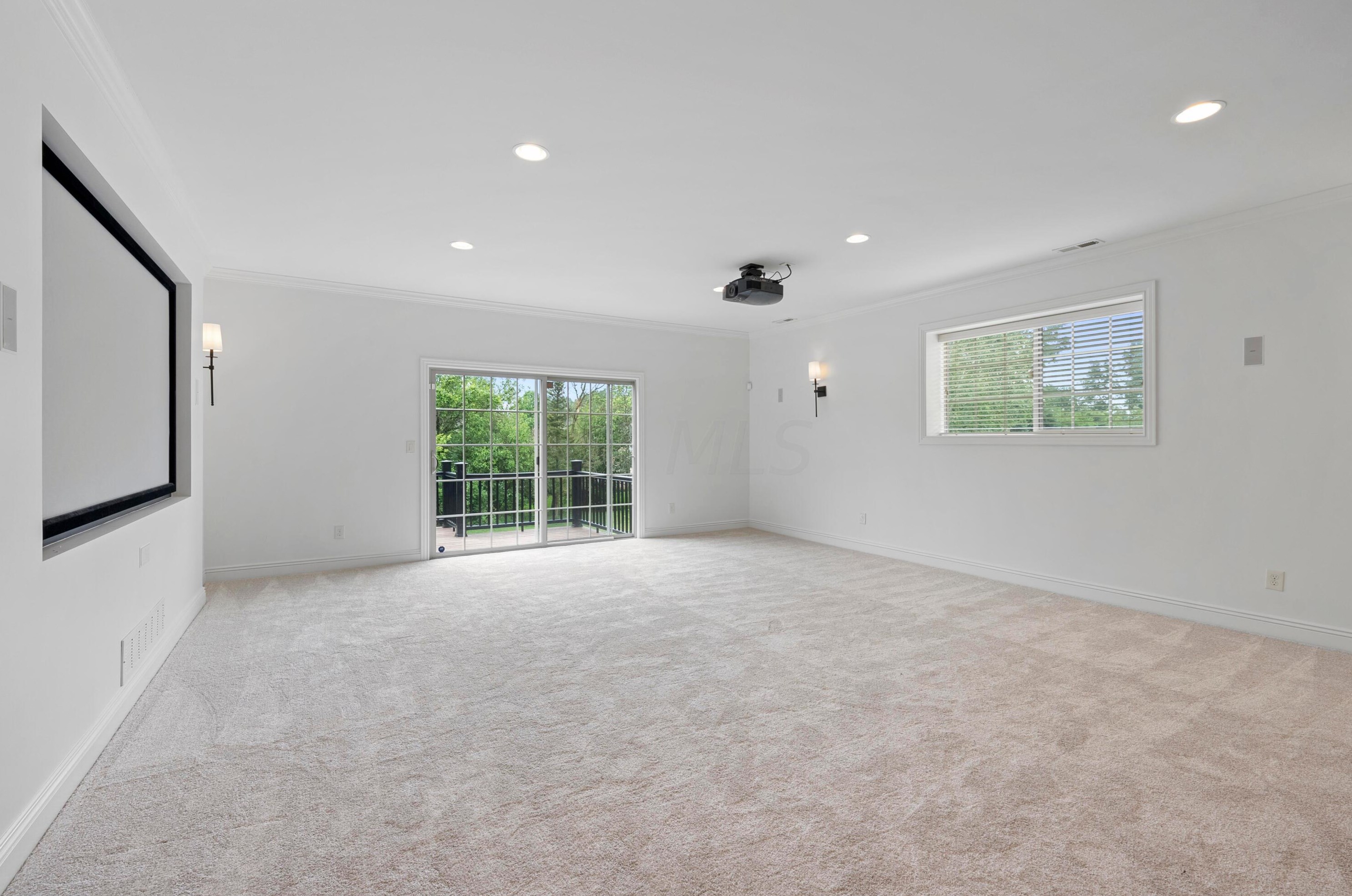 8127 Conine Dr, Dublin OH  exterior