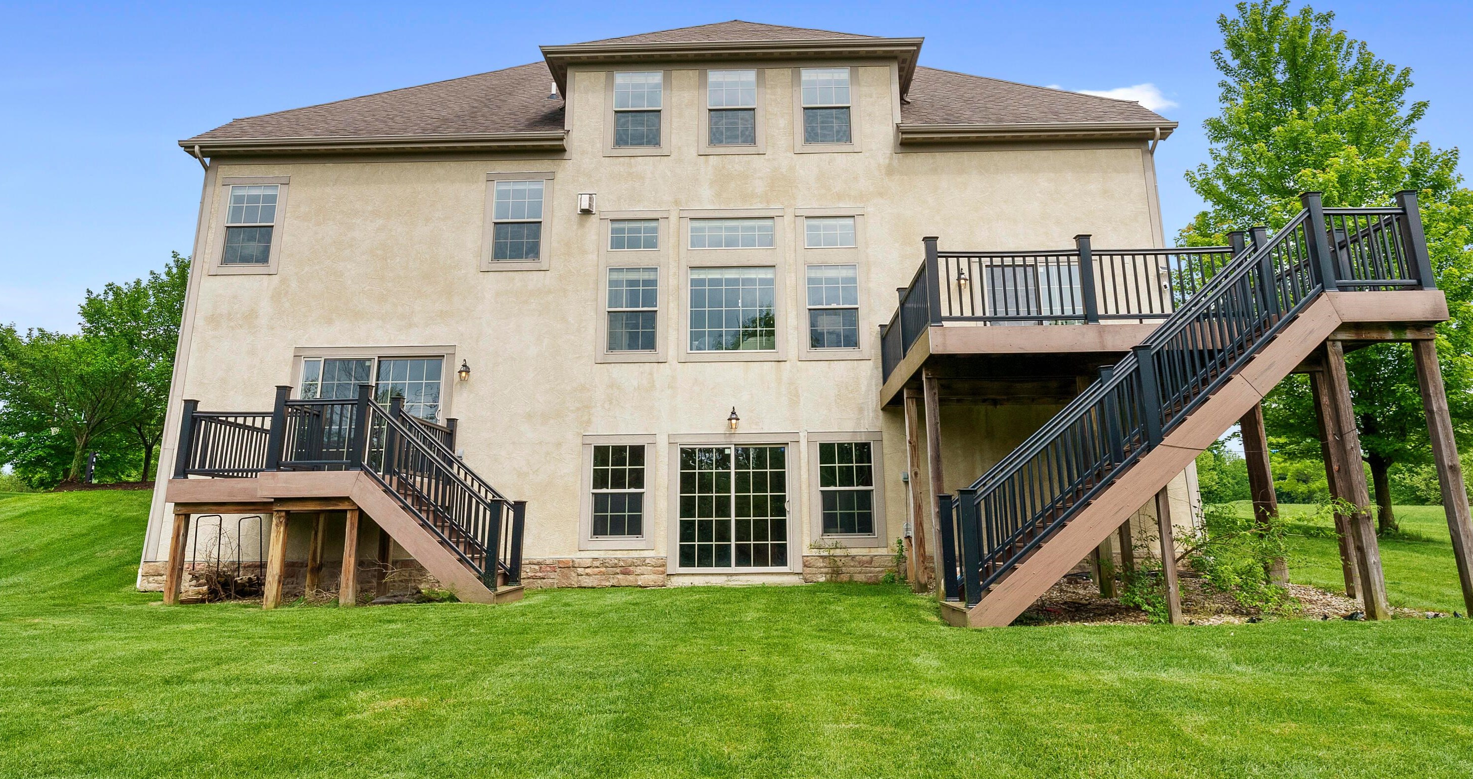 8127 Conine Dr, Dublin OH  exterior