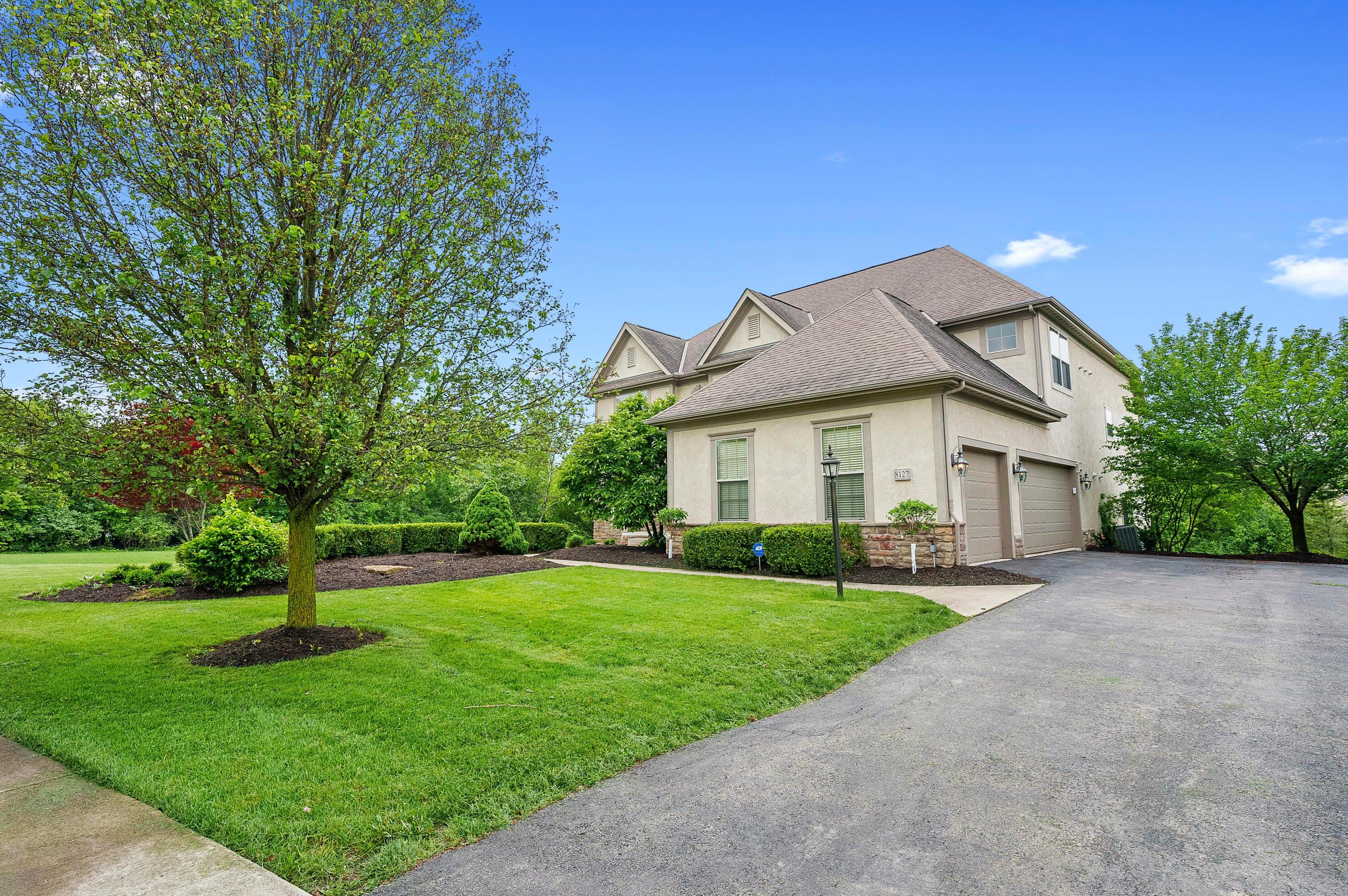 8127 Conine Dr, Dublin OH  43016-6193 exterior