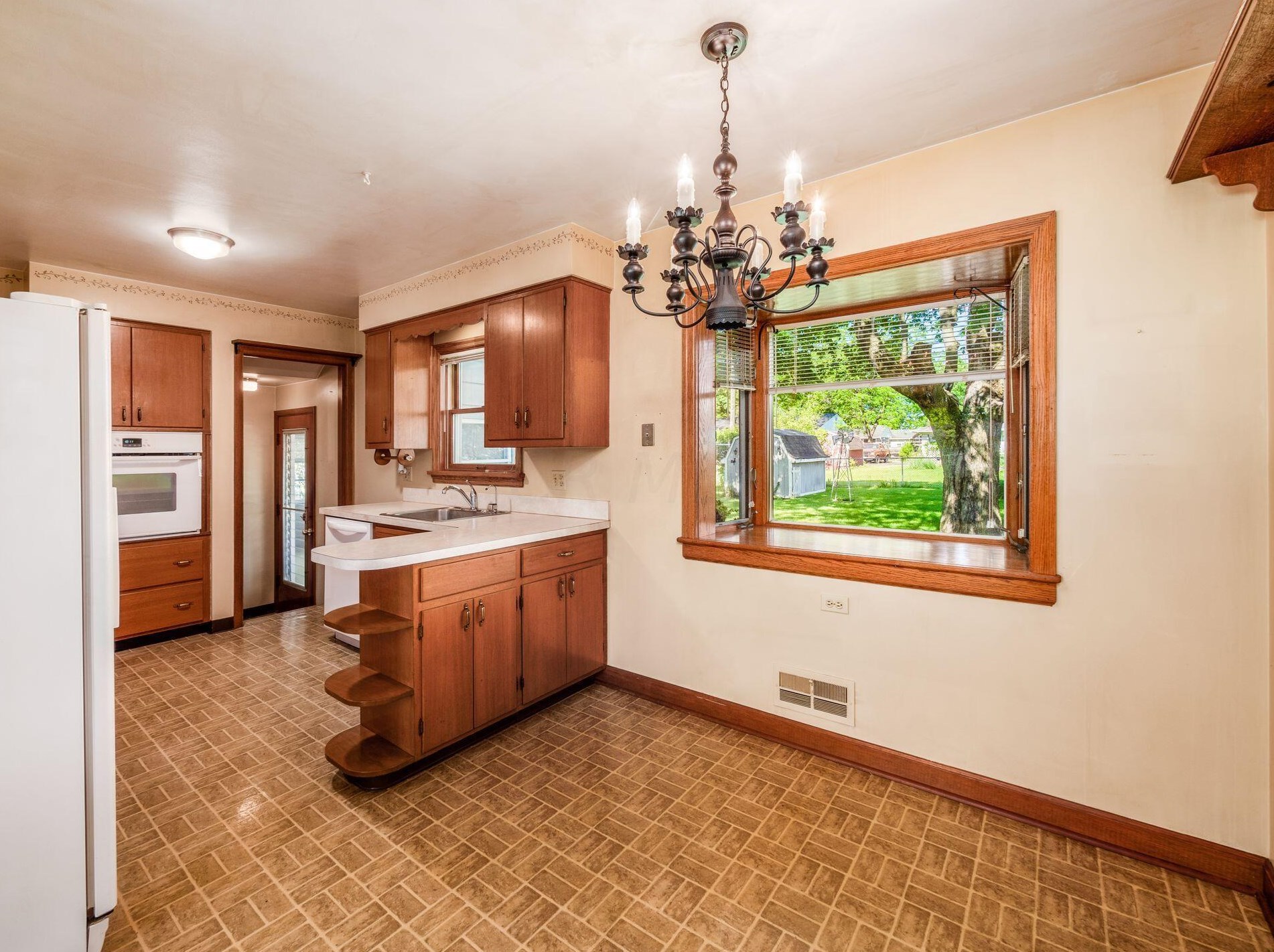 171 Maple Dr, Columbus OH 43228-1110 exterior