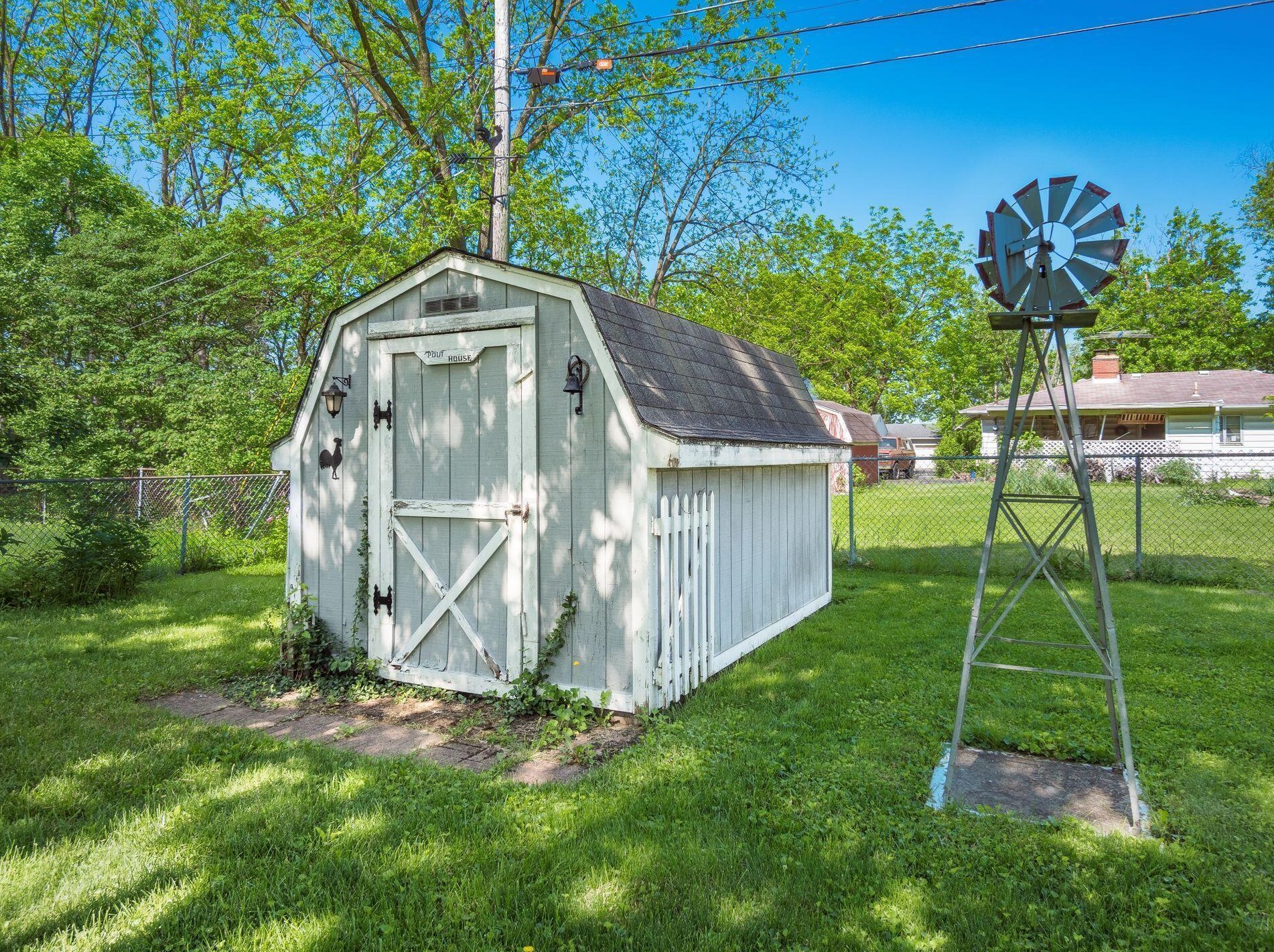 171 Maple Dr, Columbus OH 43228-1110 exterior