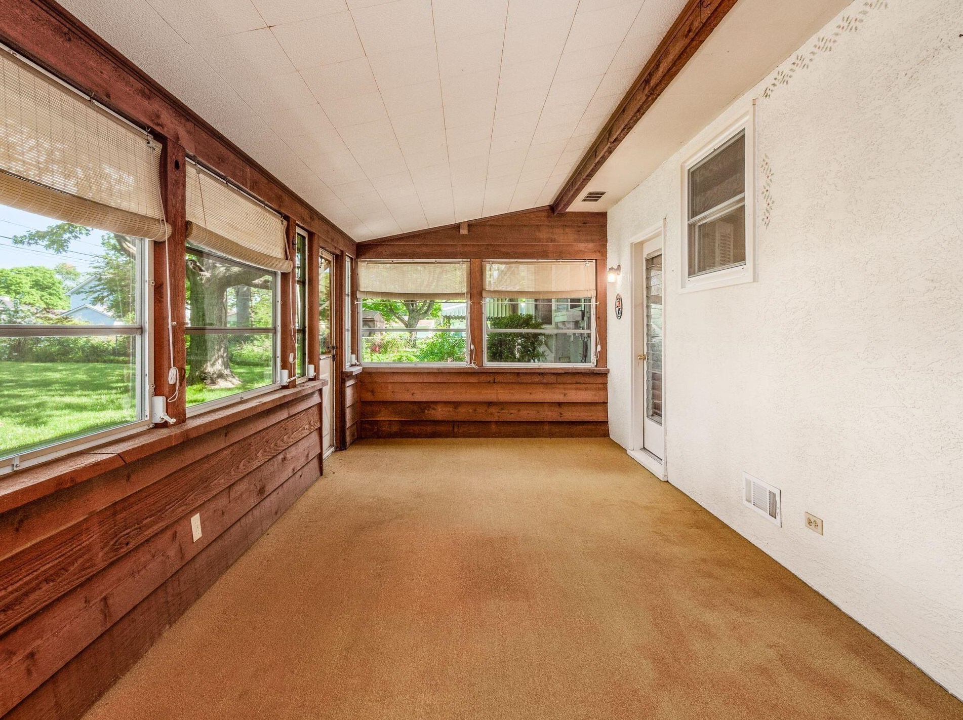 171 Maple Dr, Columbus OH 43228-1110 exterior