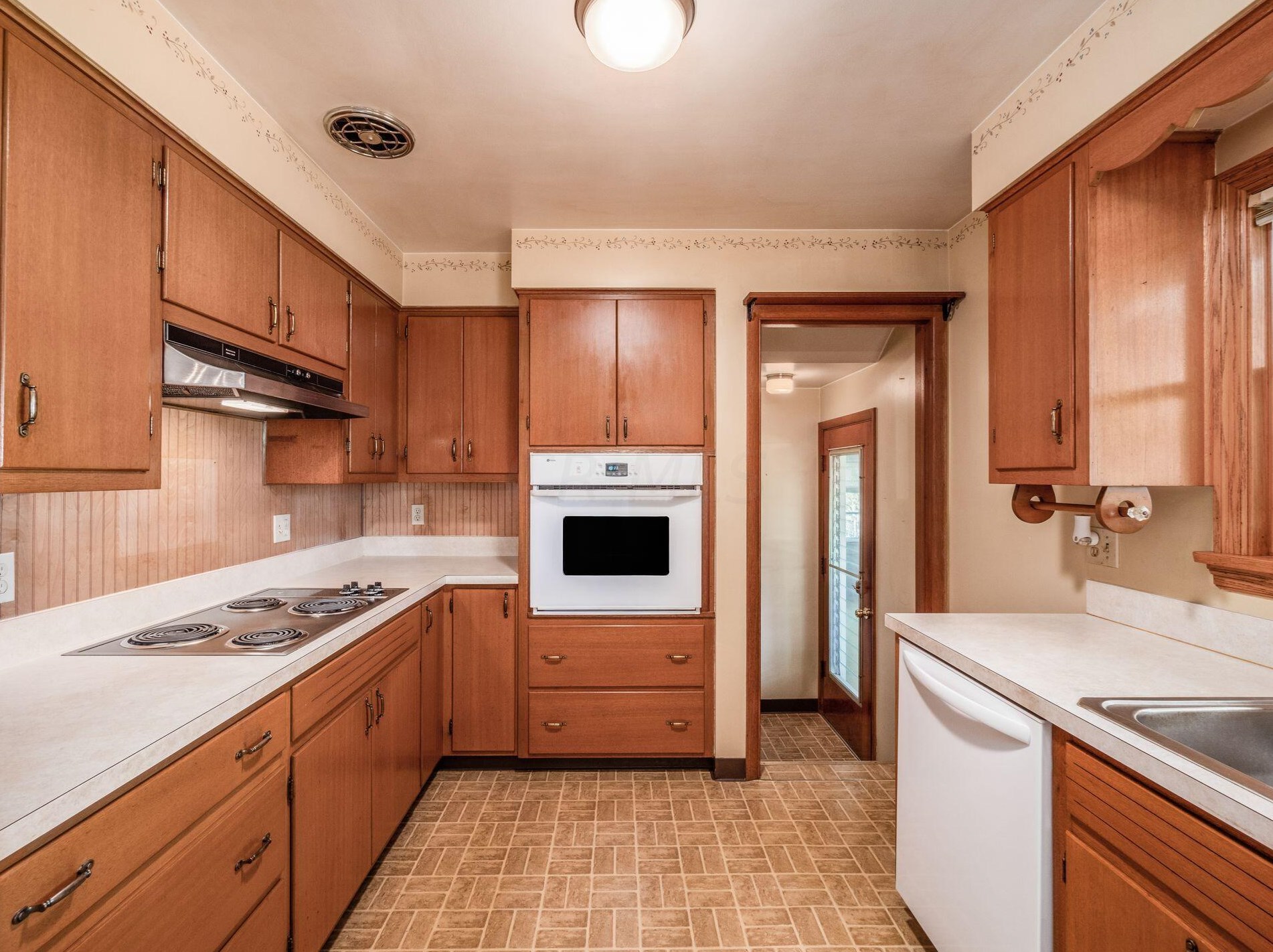 171 Maple Dr, Columbus OH 43228-1110 exterior