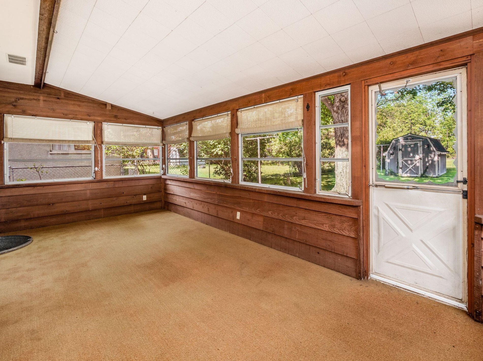 171 Maple Dr, Columbus OH 43228-1110 exterior