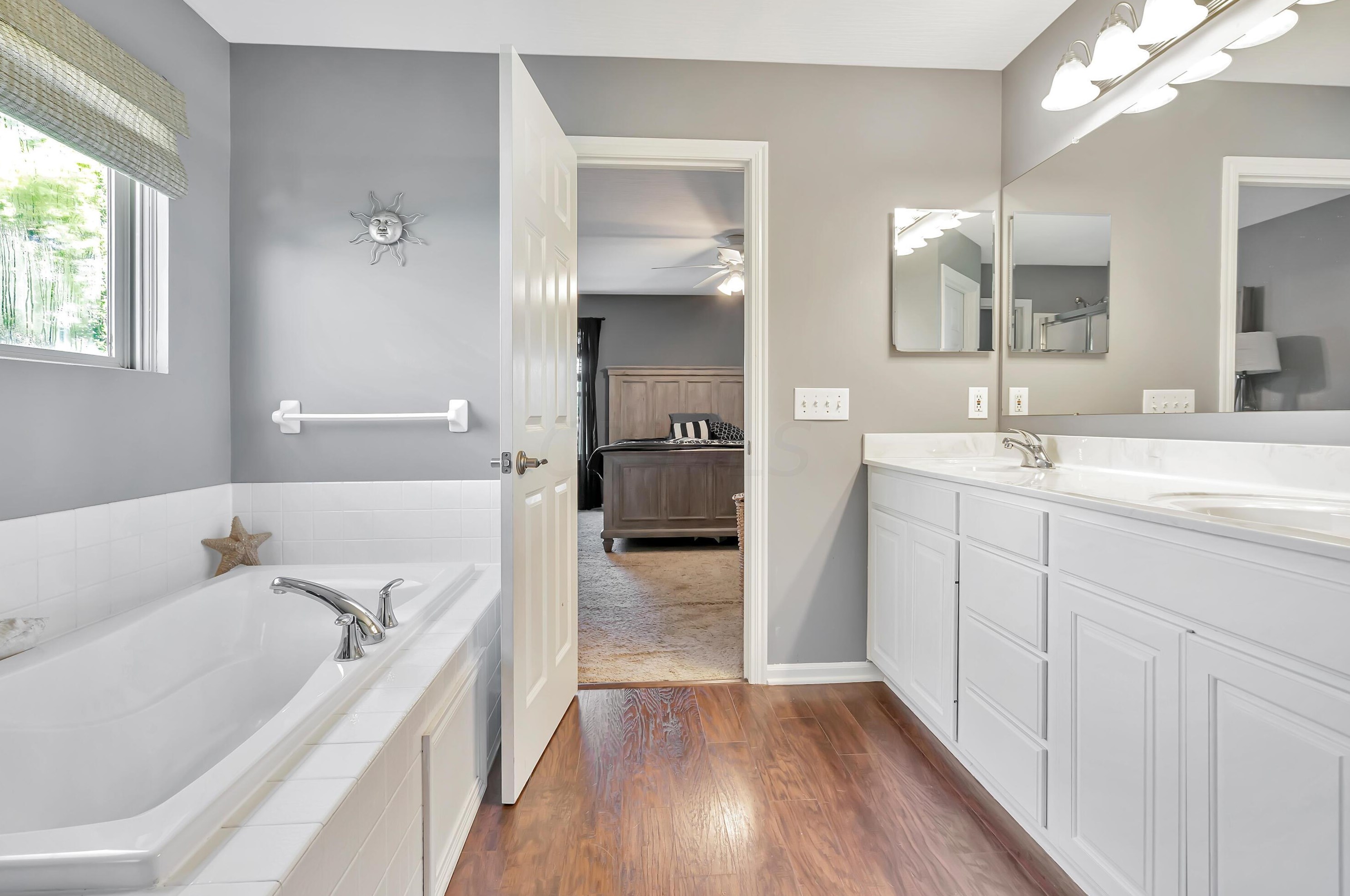 4686 Hoffman Farms Dr, Hilliard OH  43026-7324 exterior