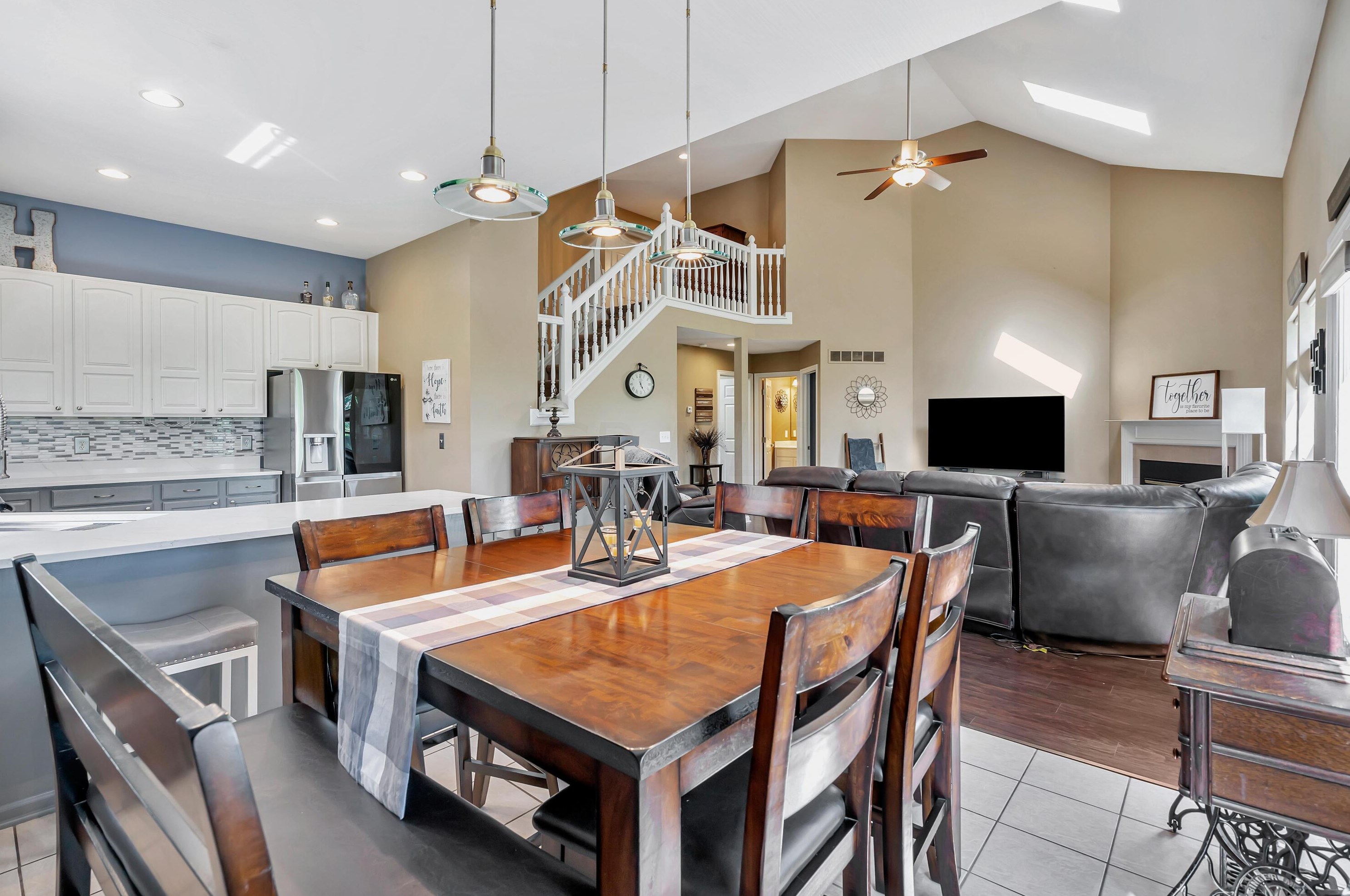 4686 Hoffman Farms Dr, Hilliard OH  43026-7324 exterior