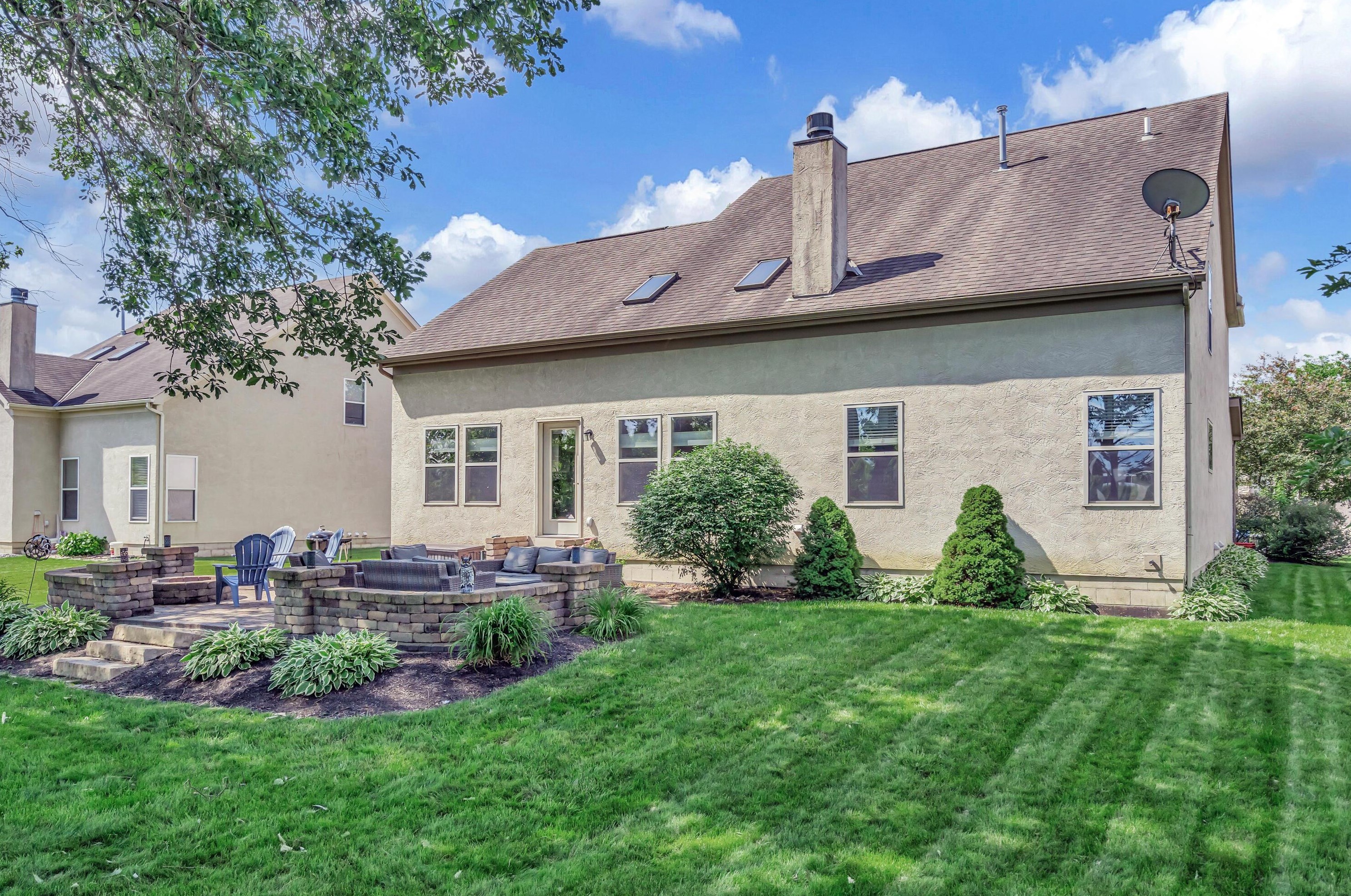 4686 Hoffman Farms Dr, Hilliard OH  43026-7324 exterior