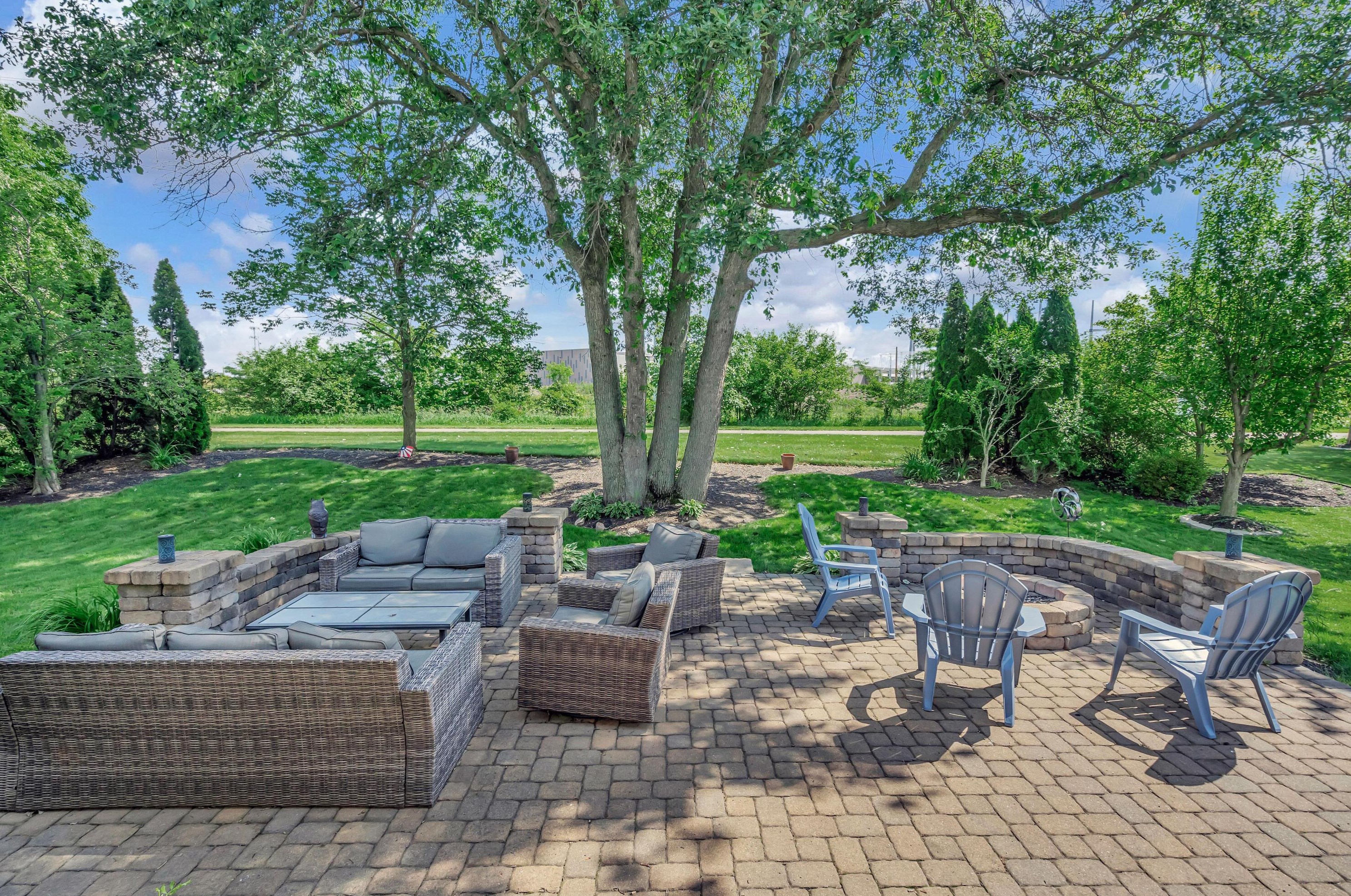 4686 Hoffman Farms Dr, Hilliard OH  43026-7324 exterior