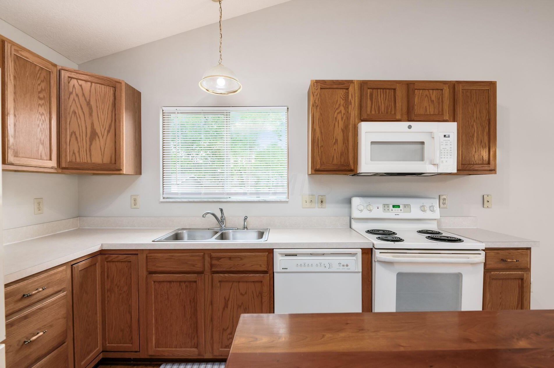 6156 Radekin Rd, Columbus OH 43232-2948 exterior