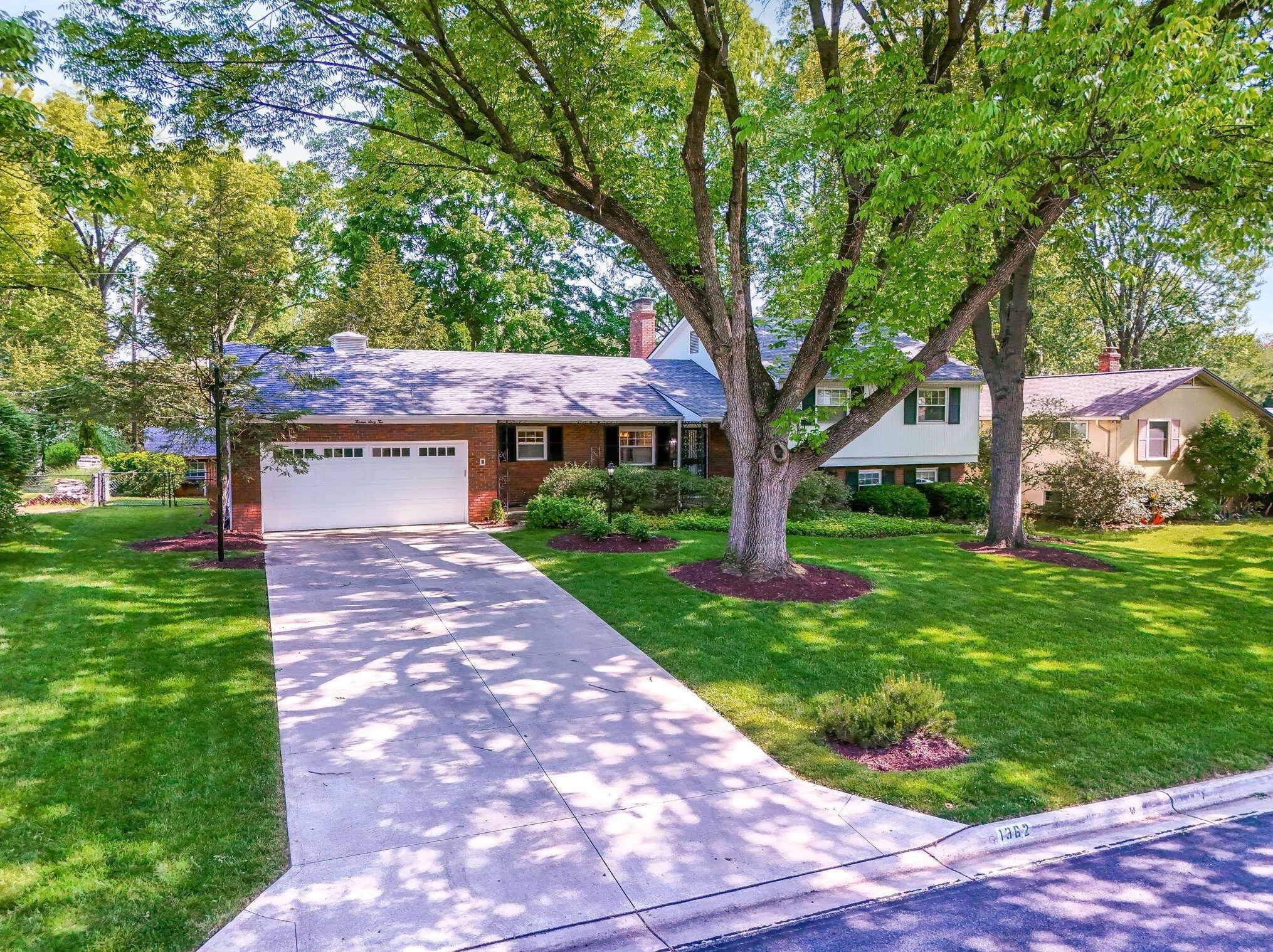 1362 Kingsgate Rd, Columbus, OH 43221-1503