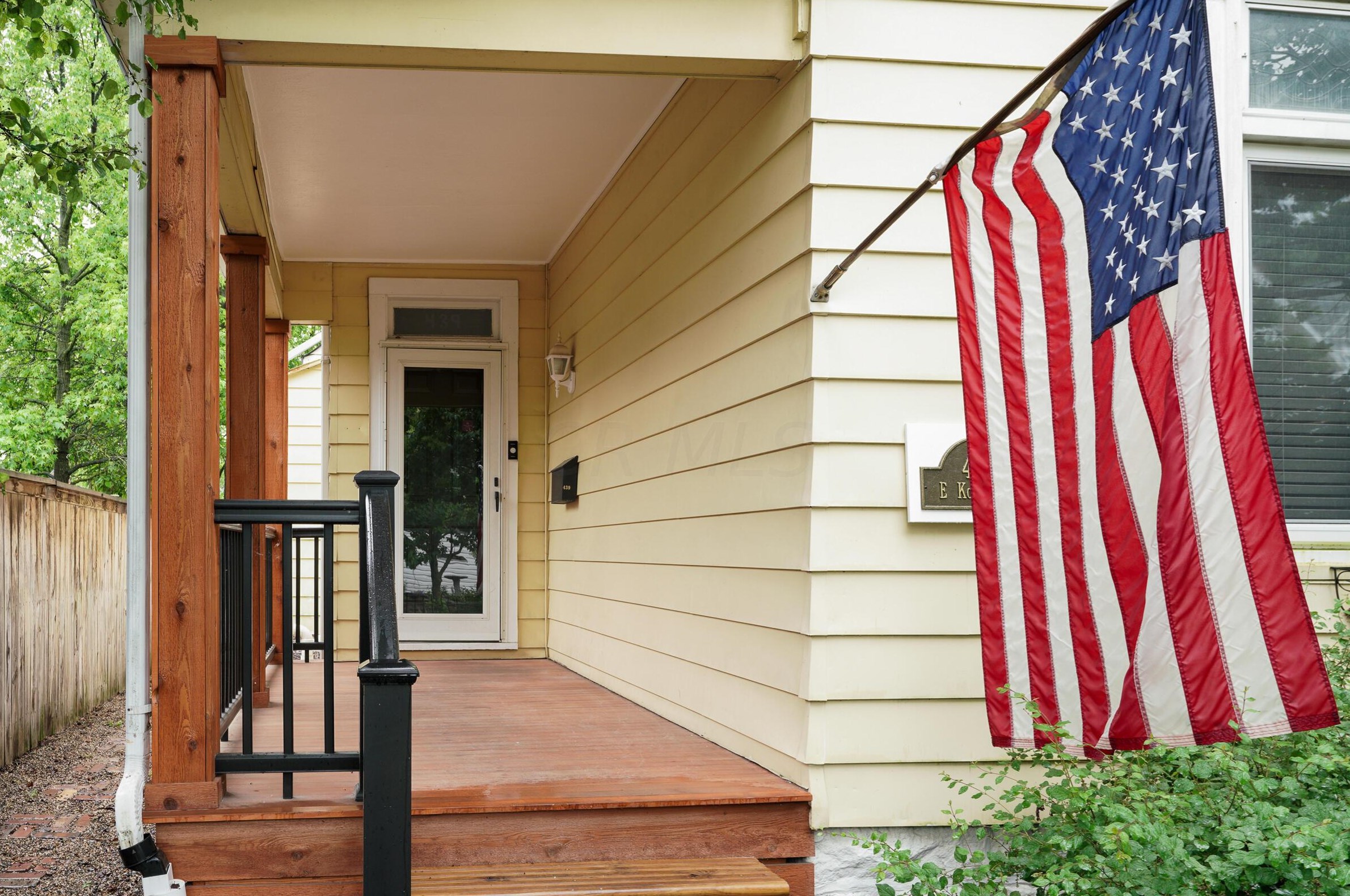 439 Kossuth St, Columbus, OH 43206-2363