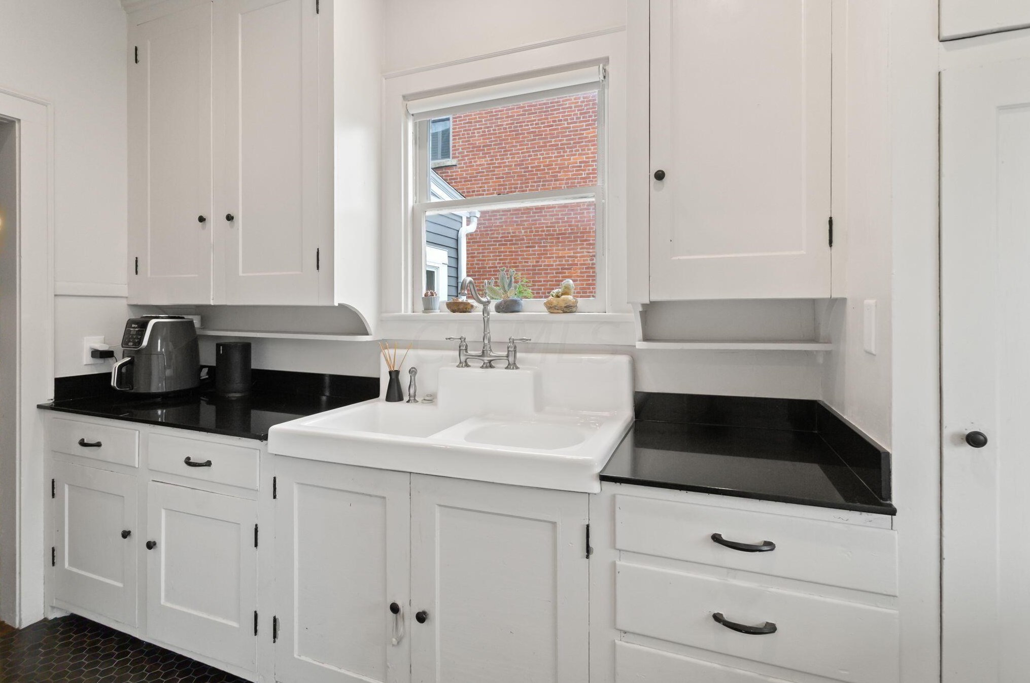 1337 Hunter Ave, Columbus OH 43201-2773 exterior