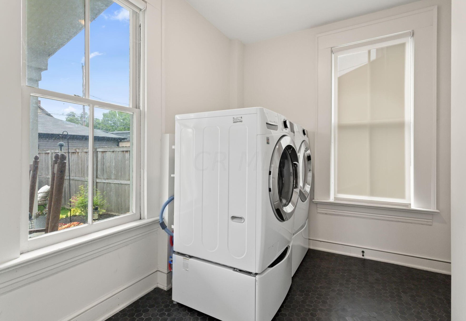 1337 Hunter Ave, Columbus OH 43201-2773 exterior