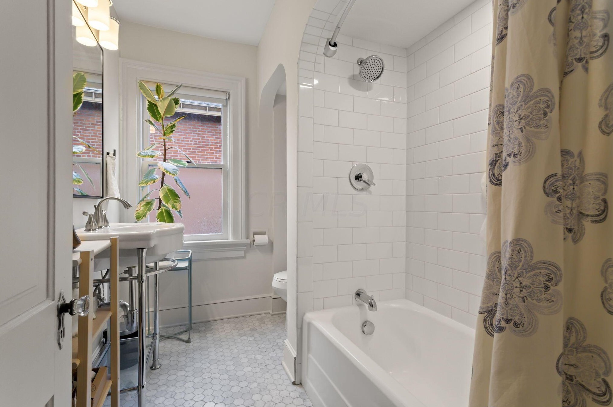 1337 Hunter Ave, Columbus OH 43201-2773 exterior