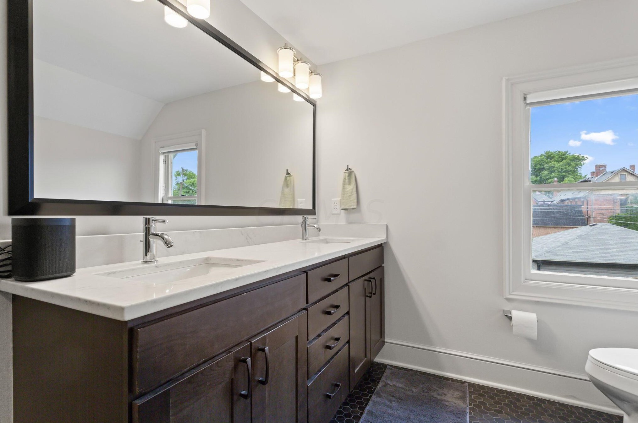 1337 Hunter Ave, Columbus OH 43201-2773 exterior