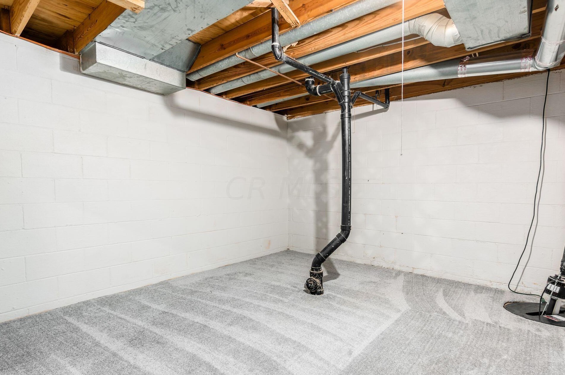 1535 Sandringham Ct, Columbus OH  43220-3834 exterior