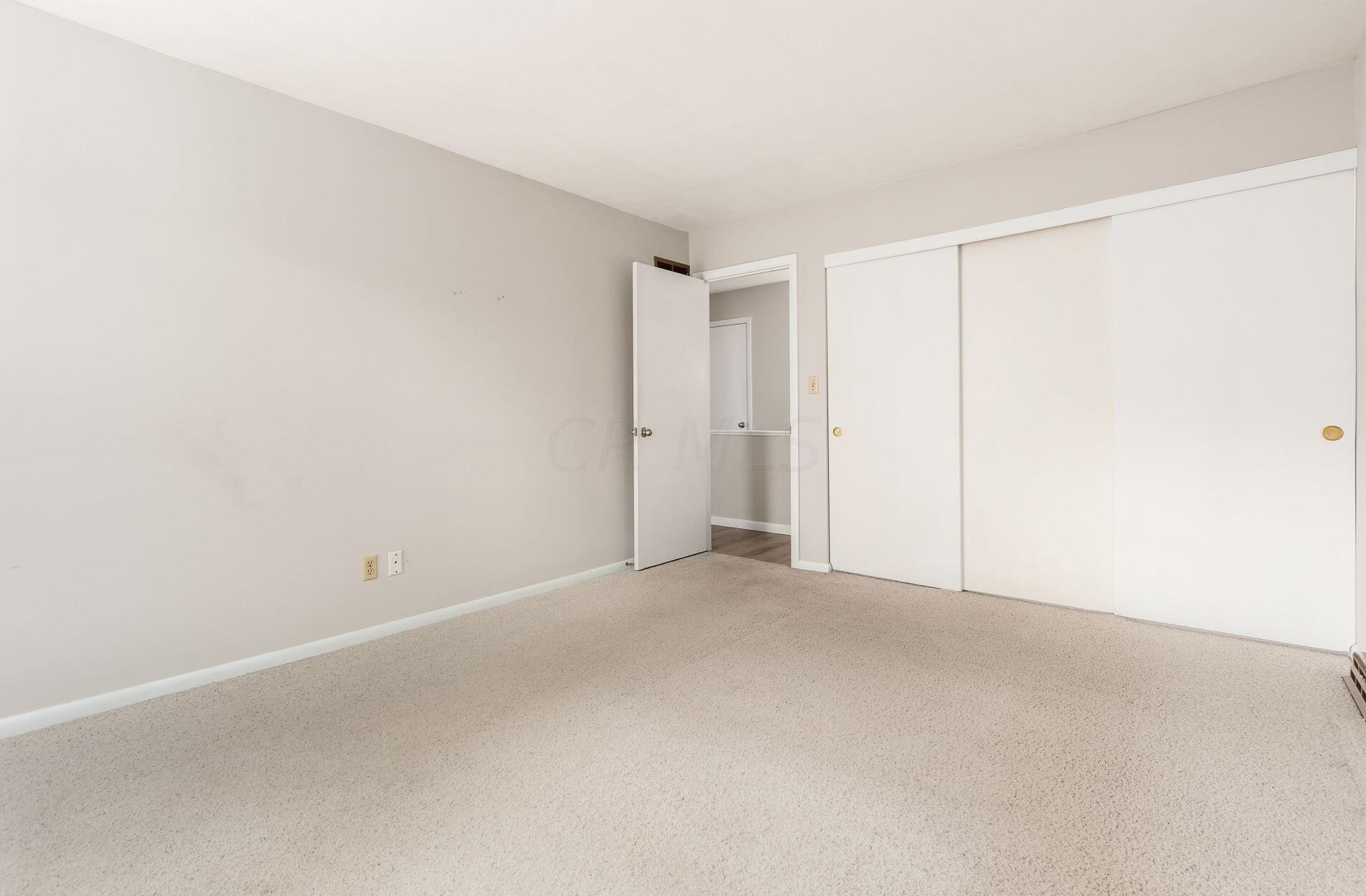 1535 Sandringham Ct, Columbus OH  43220-3834 exterior